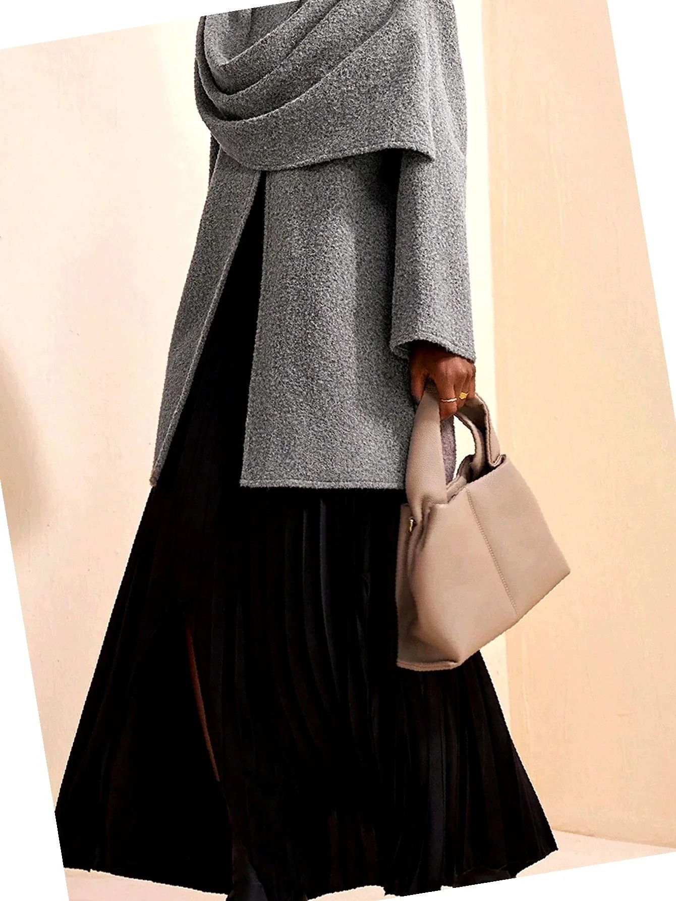 Krátký šedý elegantní dámský kabát s šálou, velikost M 38