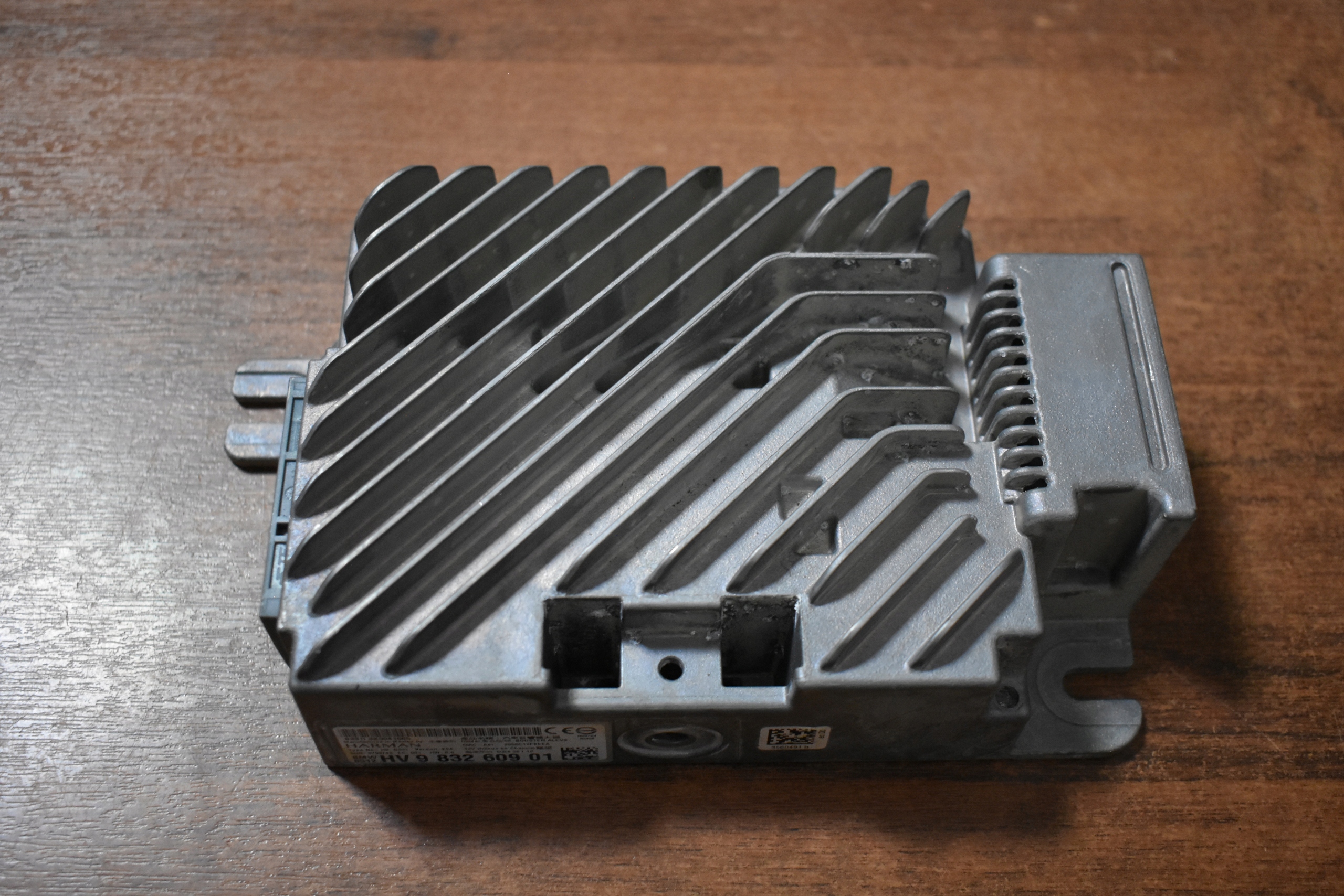 IDEALNY amplifier AUDIO HIFI HARMAN BMW 1