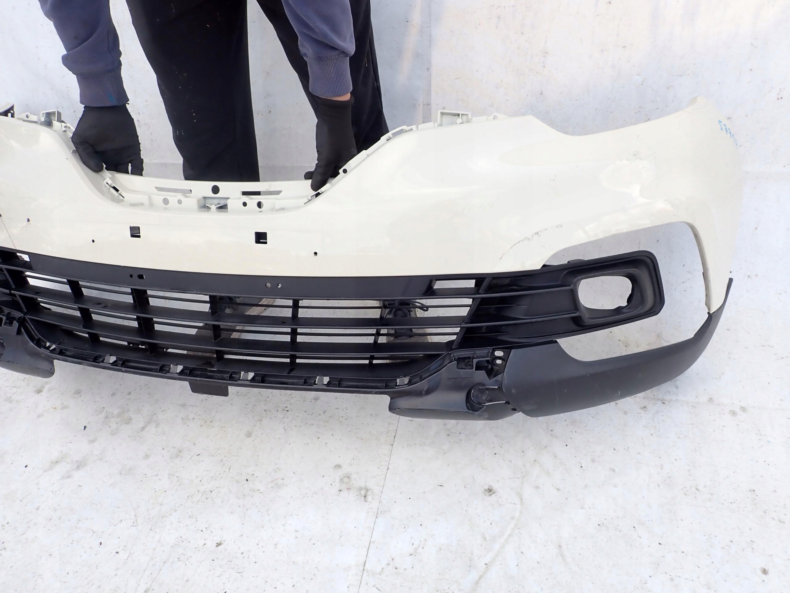RENAULT CAPTUR and 1 LIFT 17-19 bumper front LED