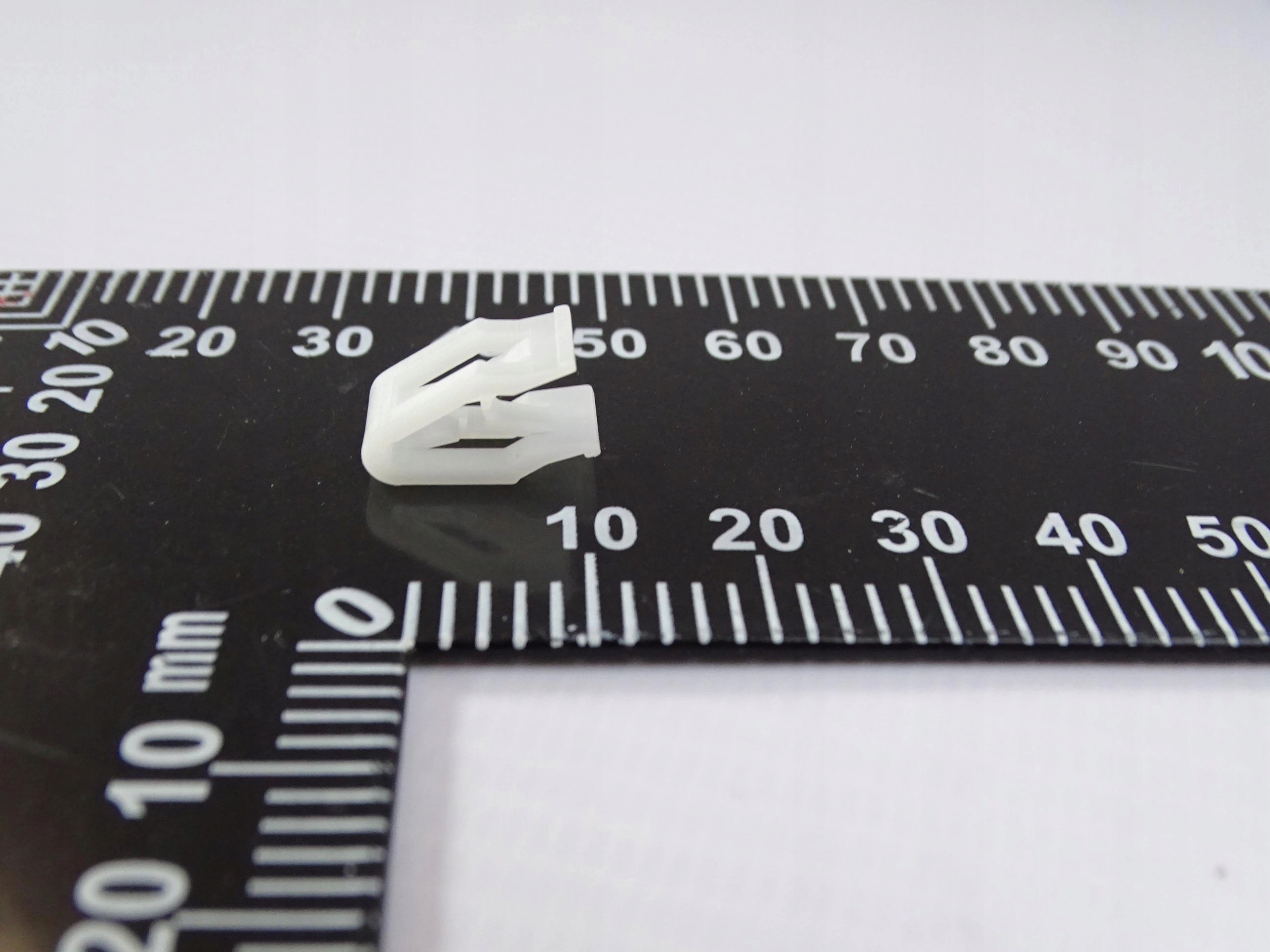 spinka klips listwy progowej RANGE ROVER VELAR 17- Producent części Land Rover OE