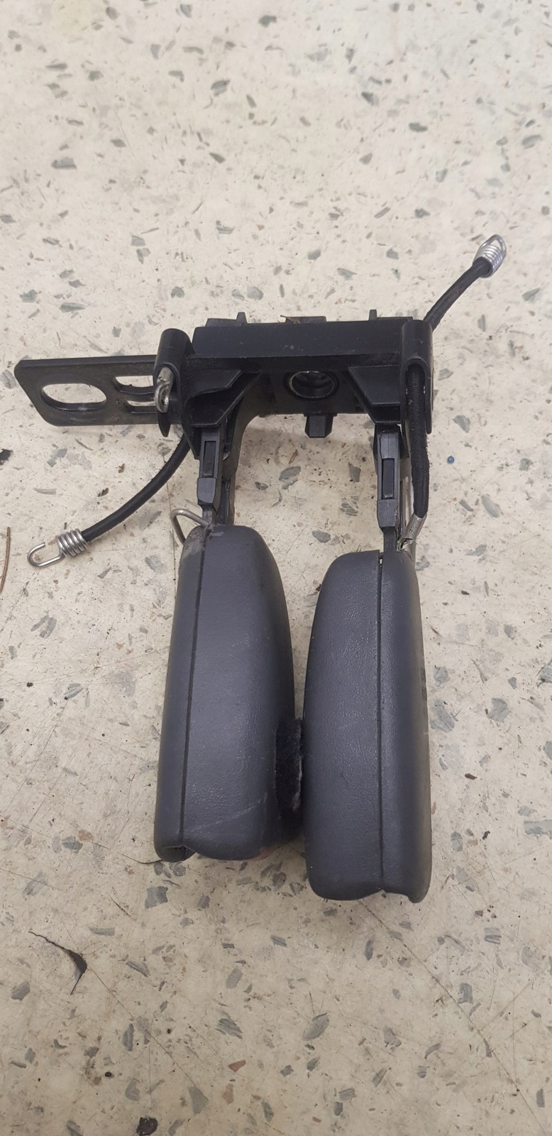 защелка ремня зад дивана volvo V70 S70