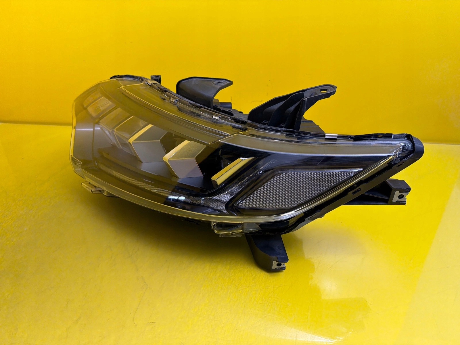 light left Mitsubishi Outlander III Lift 2018- Full Led 8301D3-31