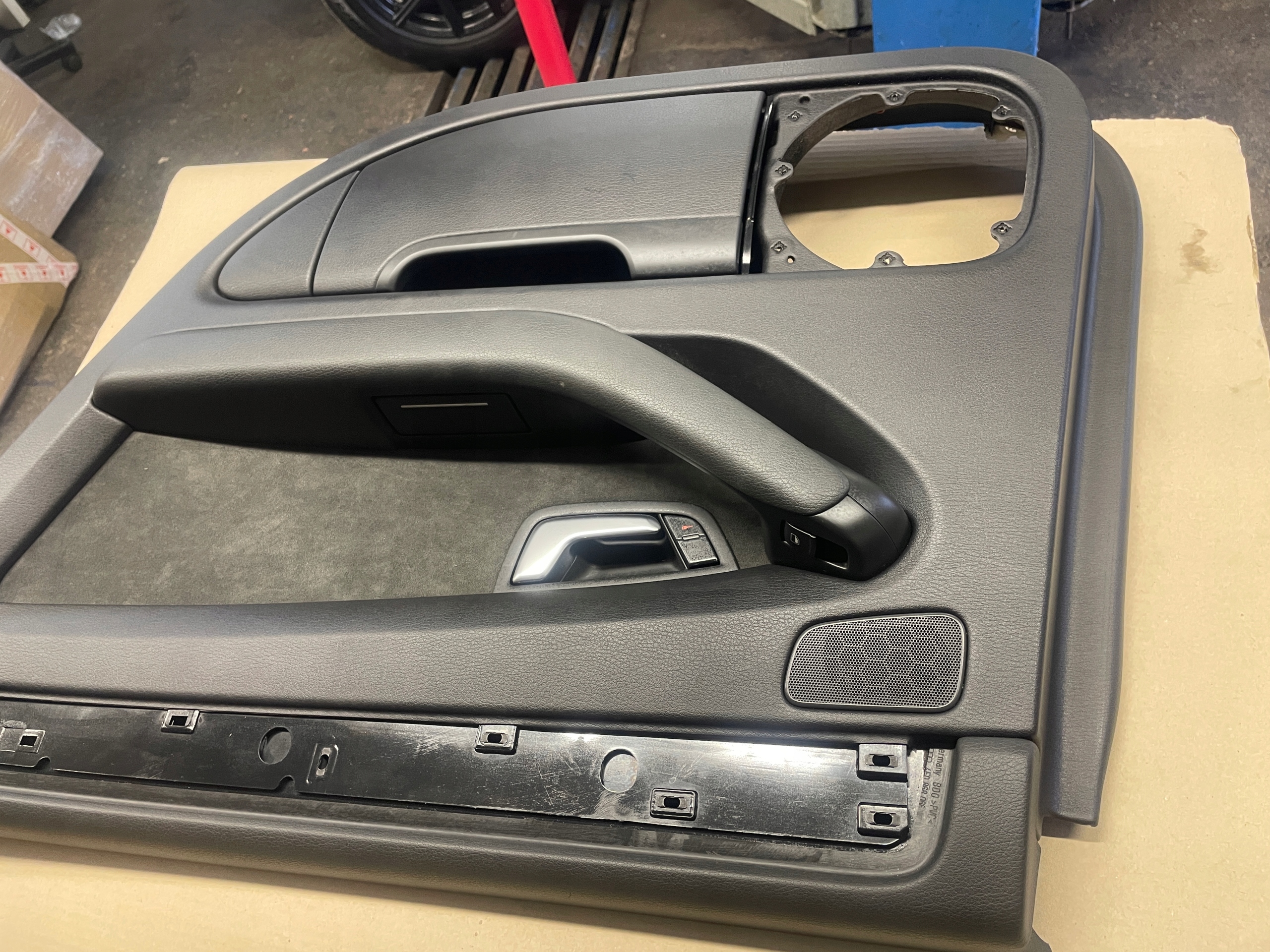 AUDI A8 D3 side door right rear part 4E0868066