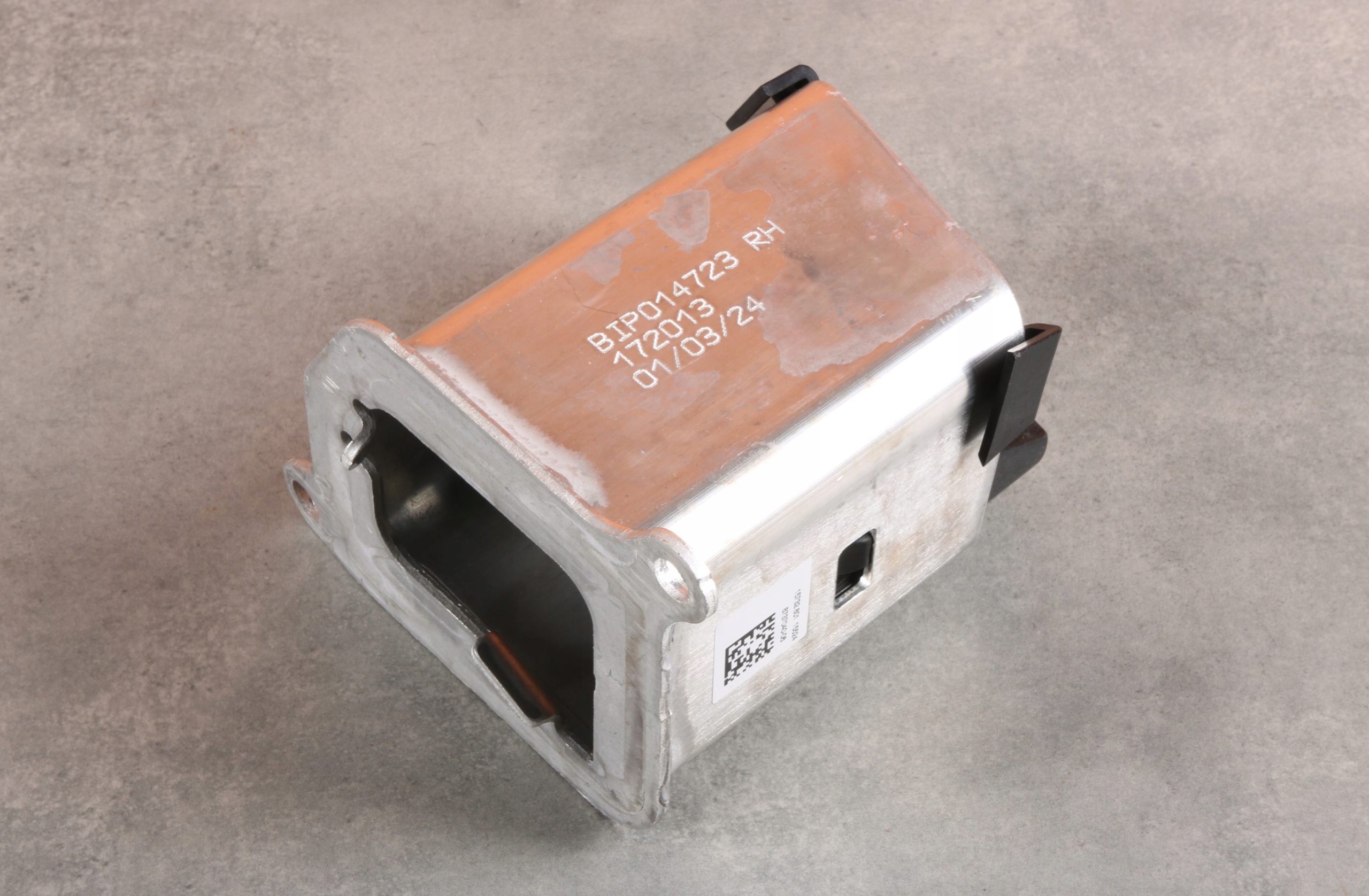 BMW iX I20 XE2 ADAPTOR console front right 8737040 6447 km !!!