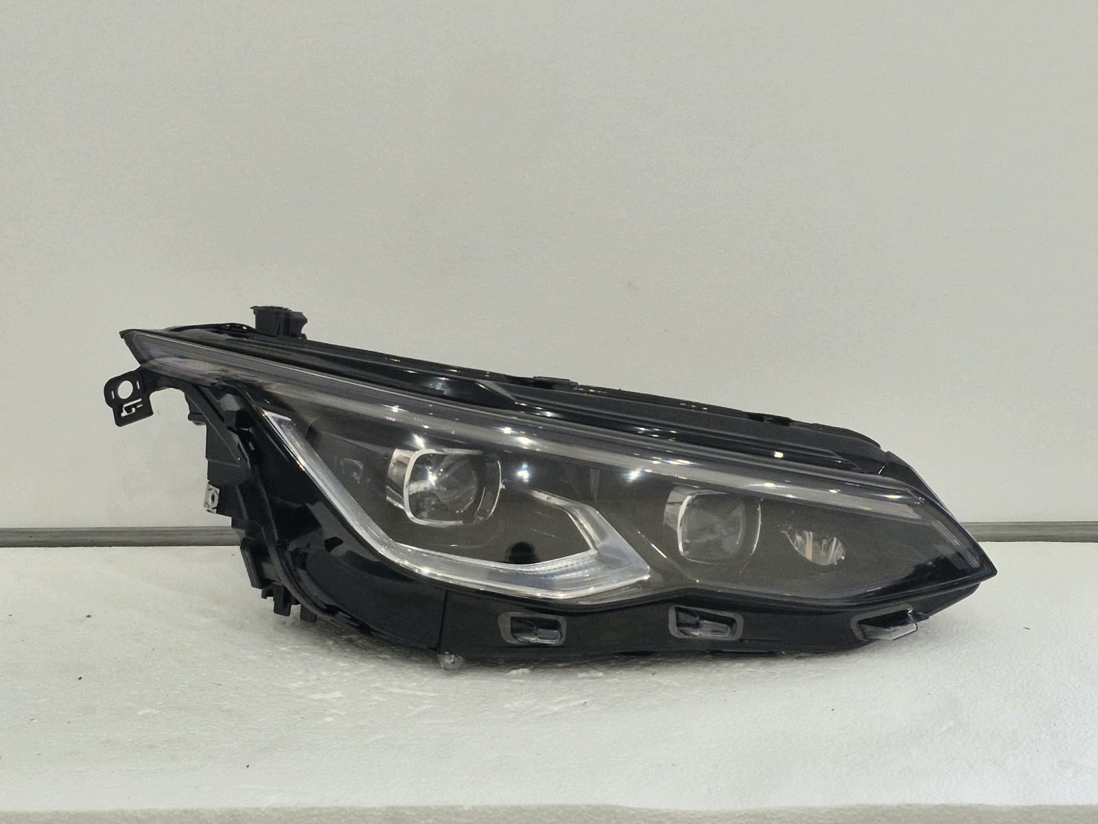 light right VW Golf VIII R FULL LED