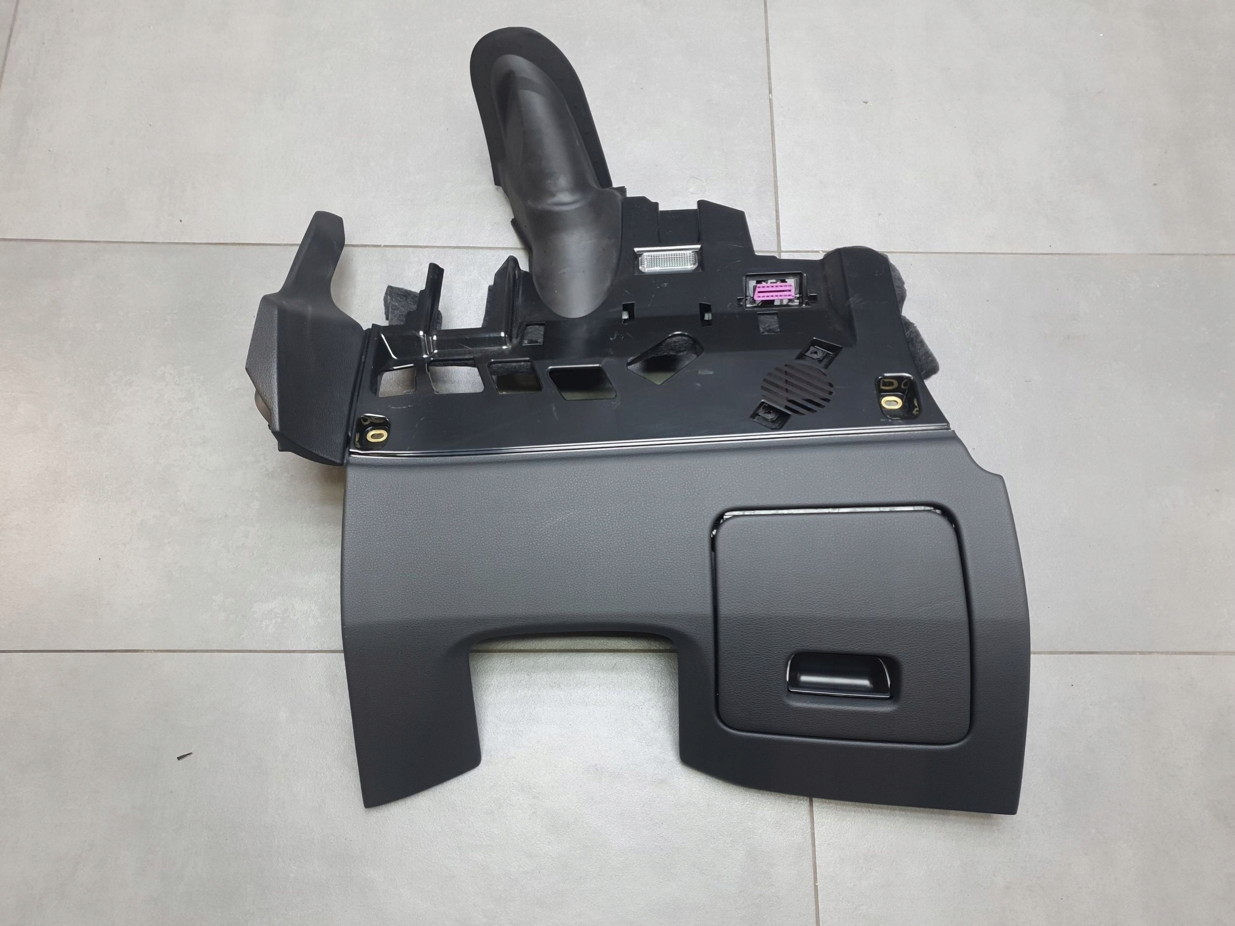 Audi Q8 passenger compartment below steering wheel, 4M8863075D