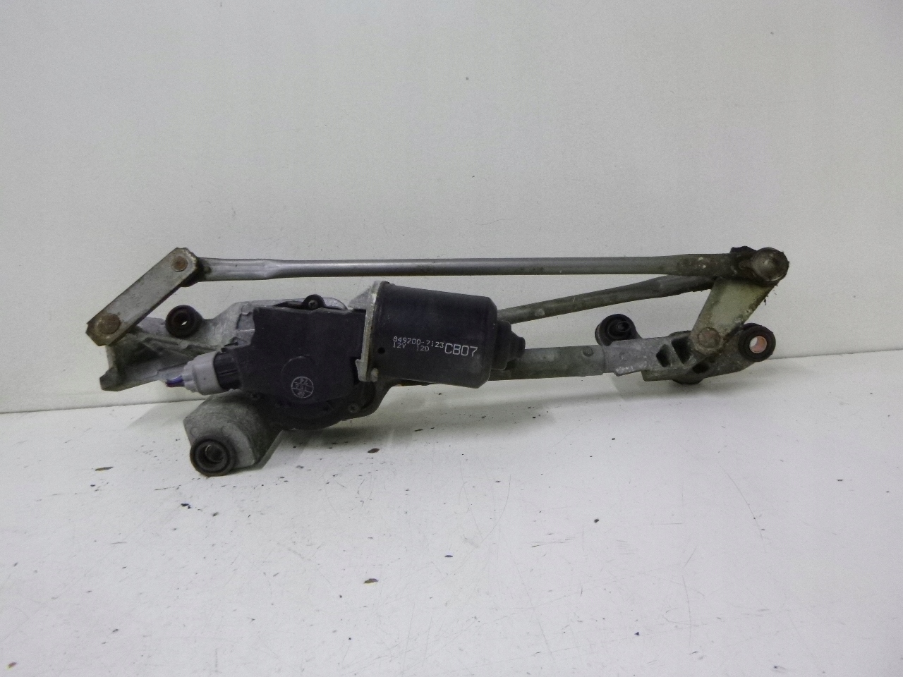 wiper mechanism front Mazda Premacy 02r.