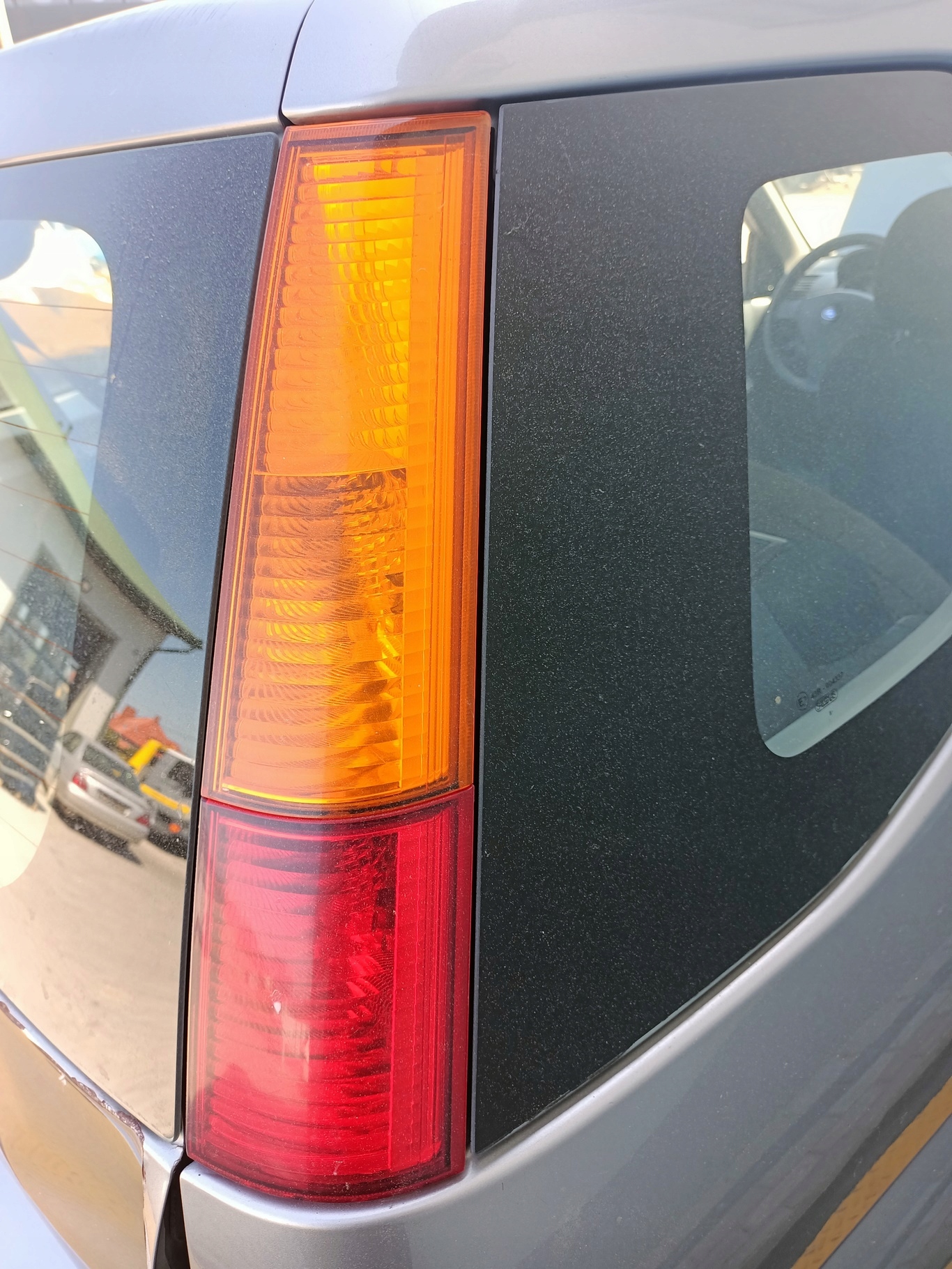 фонарь правый subaru JUSTY IGNIS 03-08