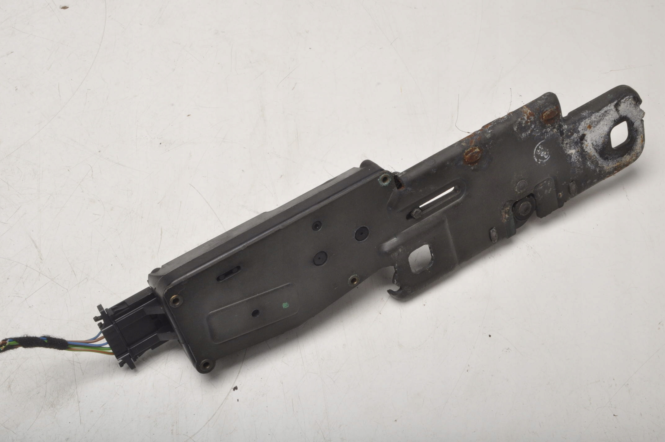 AUDI Q5 DOCIĄG TYLNEJ KLAPY BAGAŻNIKA Typ samochodu Samochody osobowe