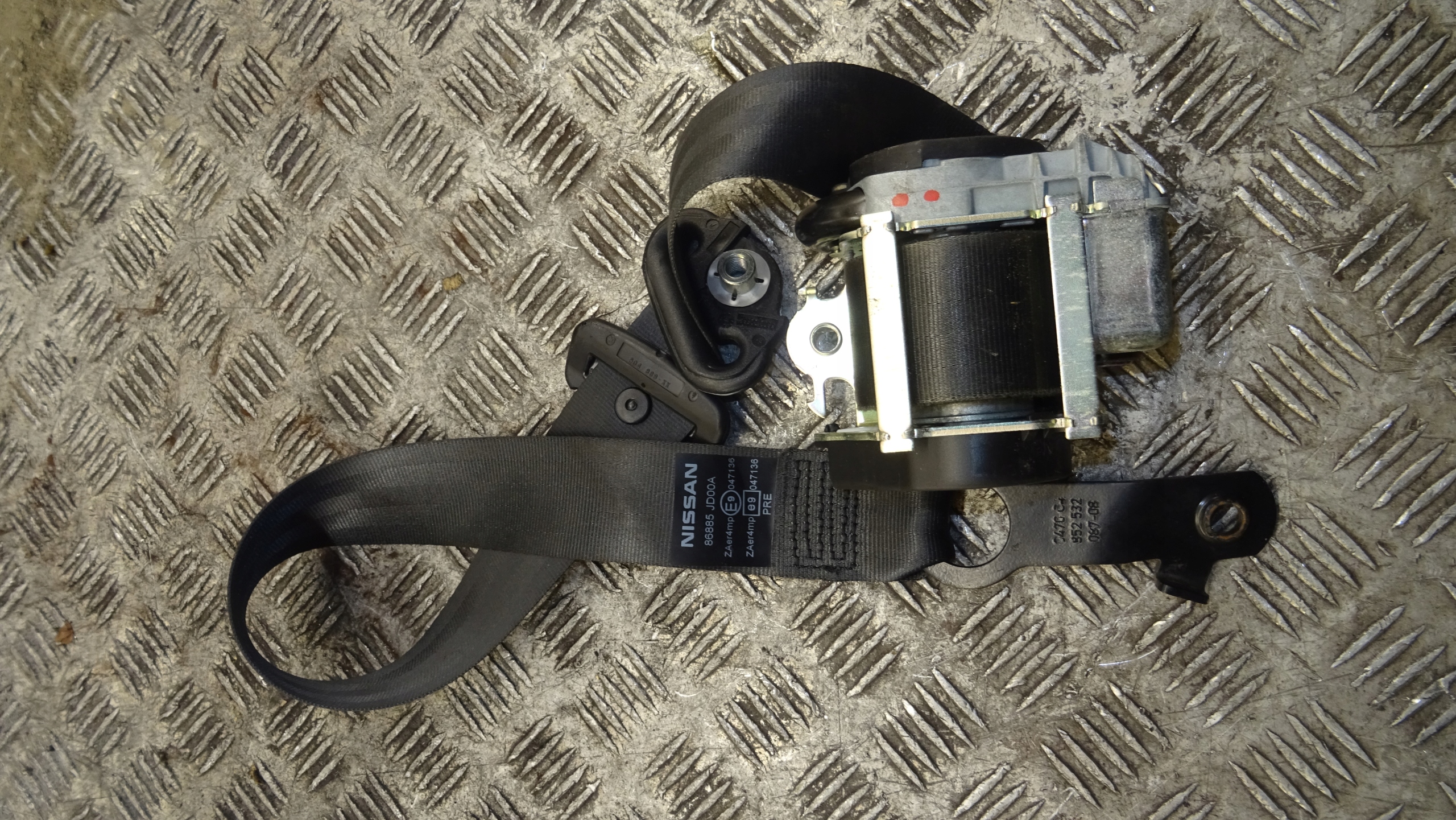 tension belt safety left front Nissan OE 86885JD00A