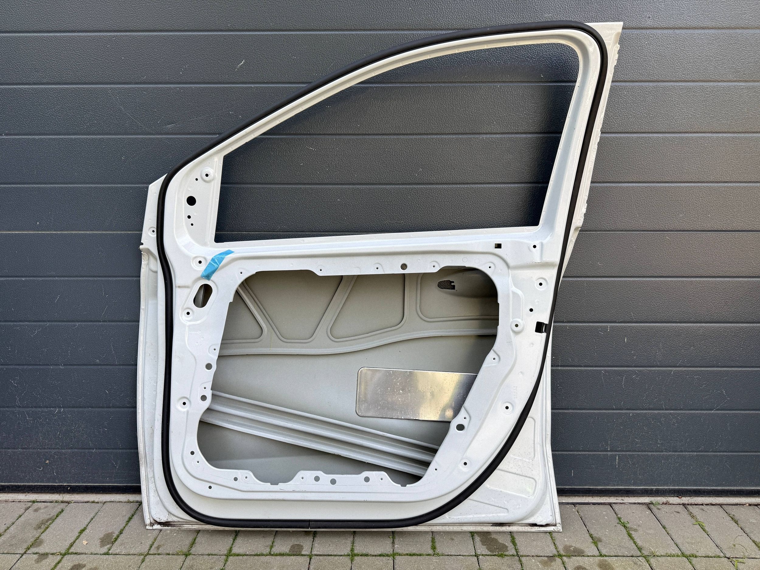 Mercedes B 247 door right front front