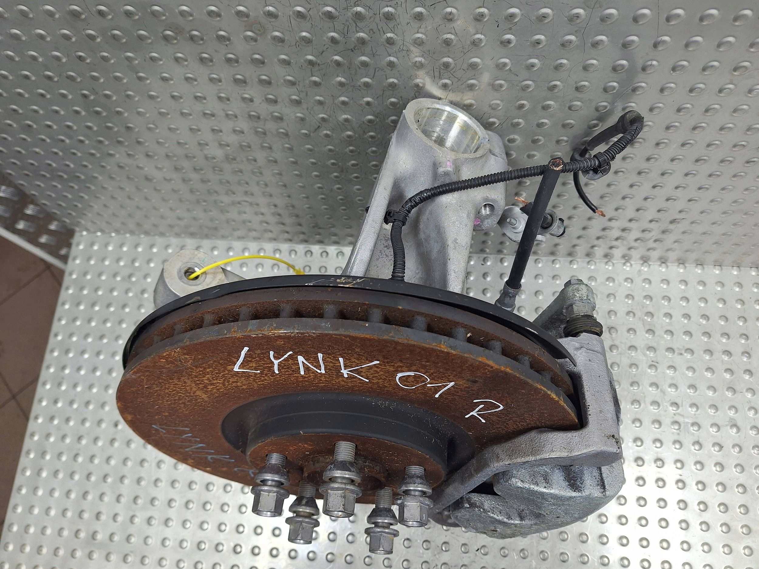 swing right front LYNK&CO 01 8888859598 caliper
