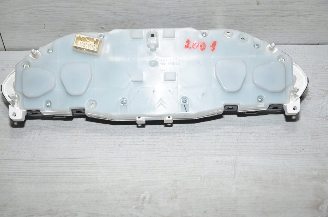 Instruments tachymètre compte tours 1.2 VTI Peugeot 2008 14r