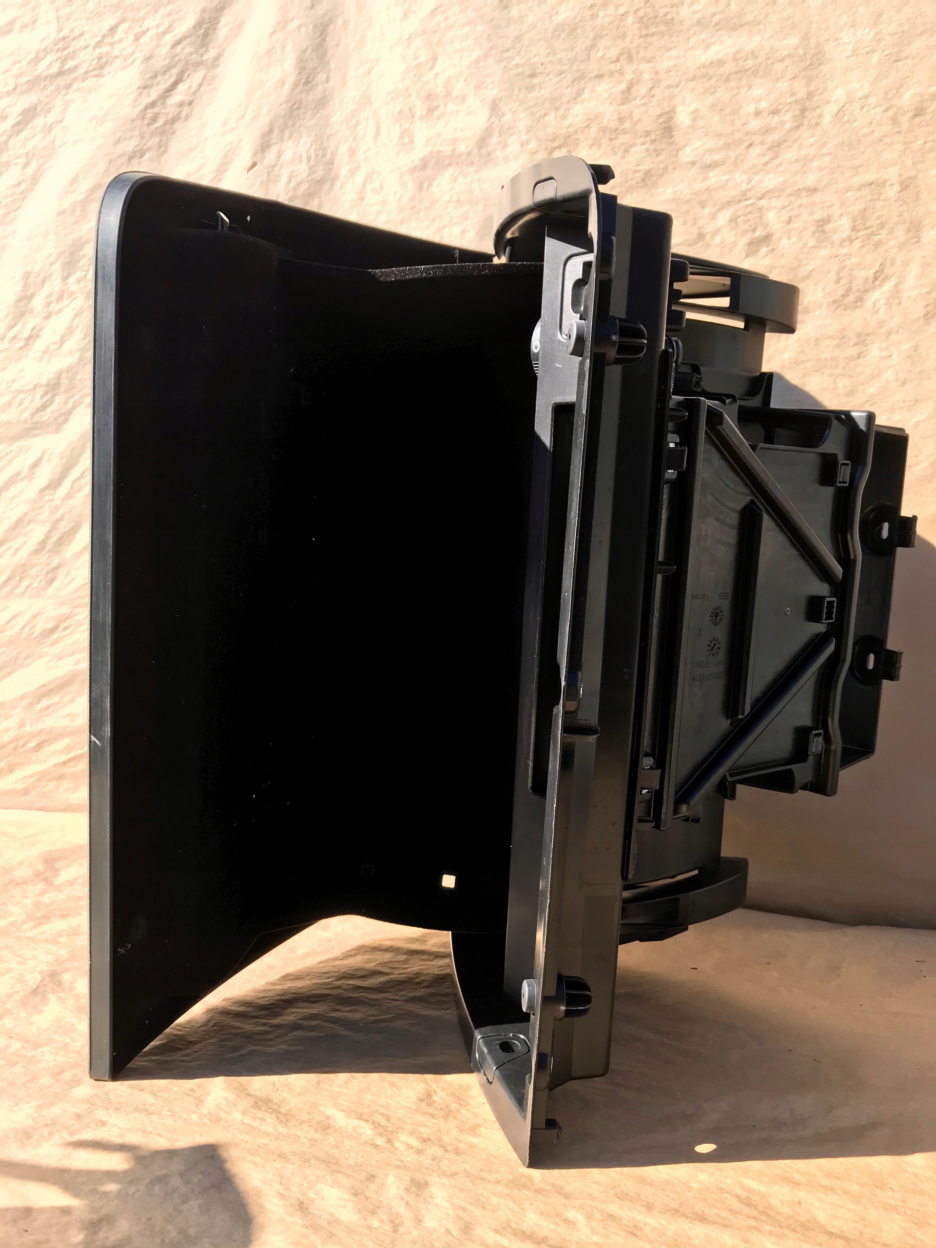 SCHOWEK PASAŻERA VW PASSAT B8 3G1857097A RA3 Producent części Volkswagen OE