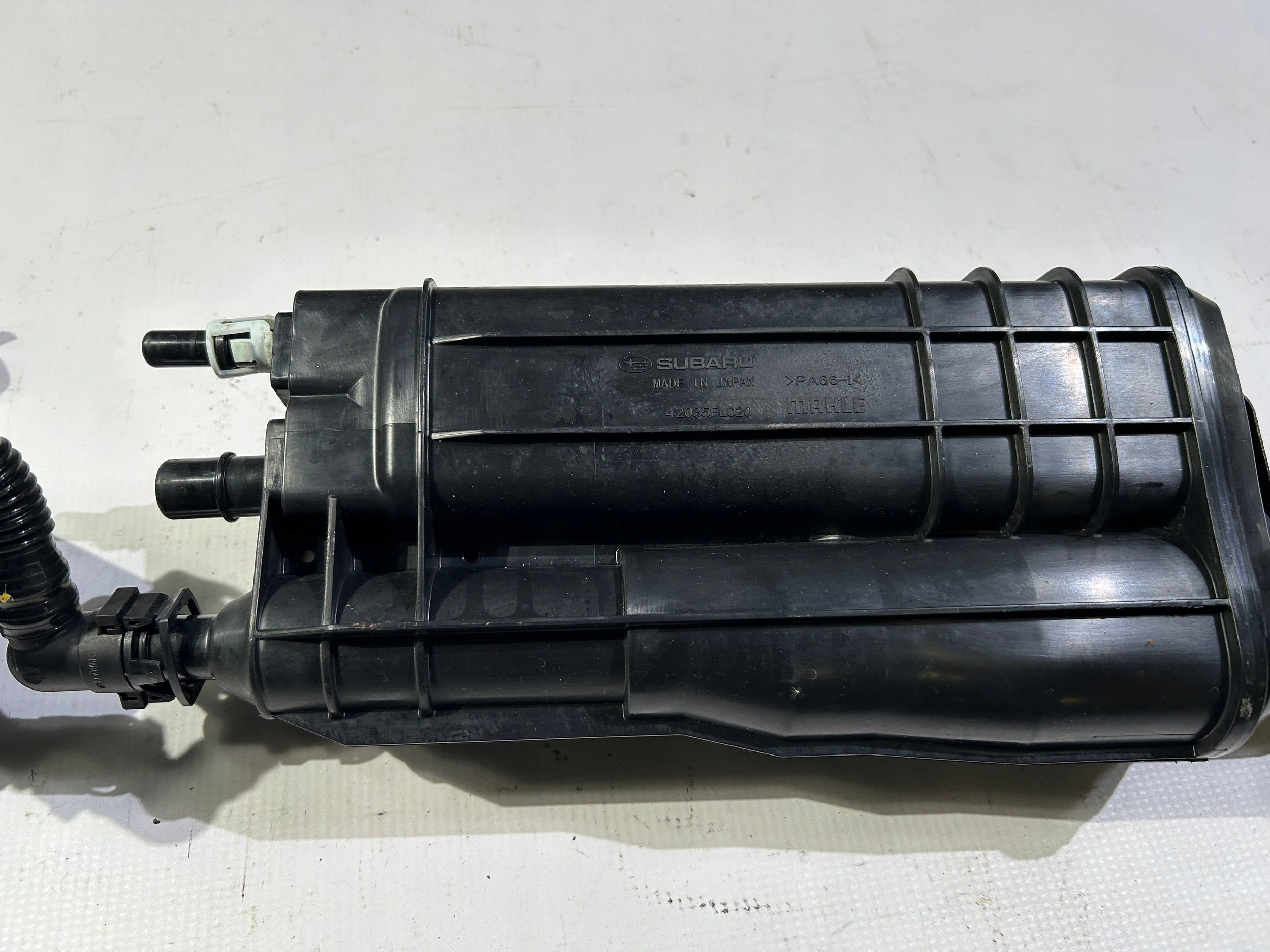 karbonski filter oparow goriva Subaru WRX VB 2022r