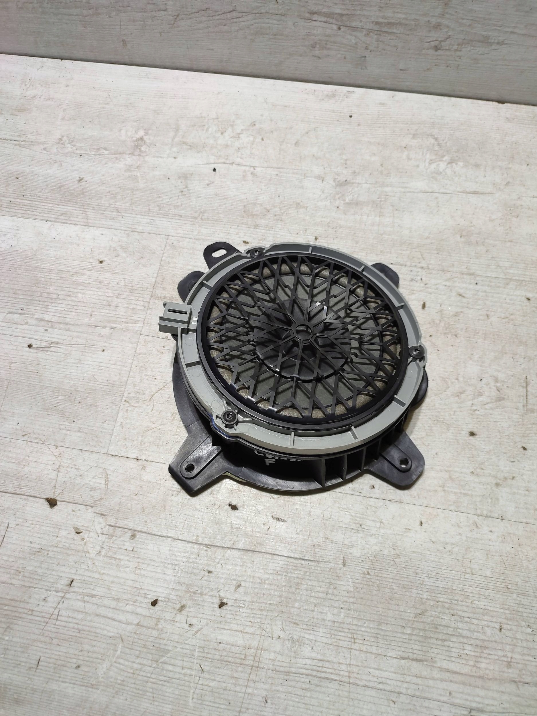 Opel Corsa F 2022 rear part side left speaker