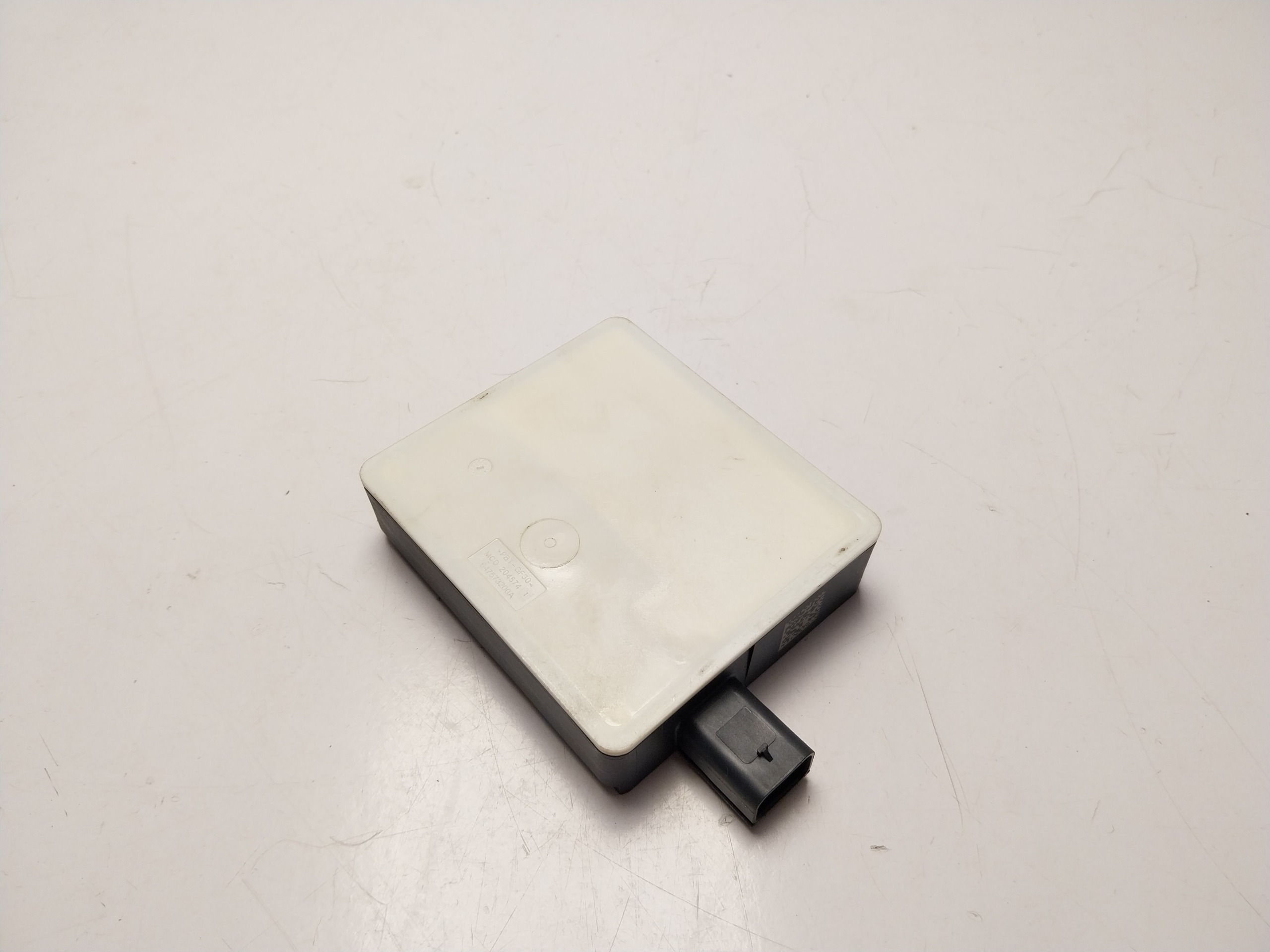 MERCEDES RADAR CZUJNIK SENSOR DISTRONIC A0009054907 Producent części Mercedes-Benz OE