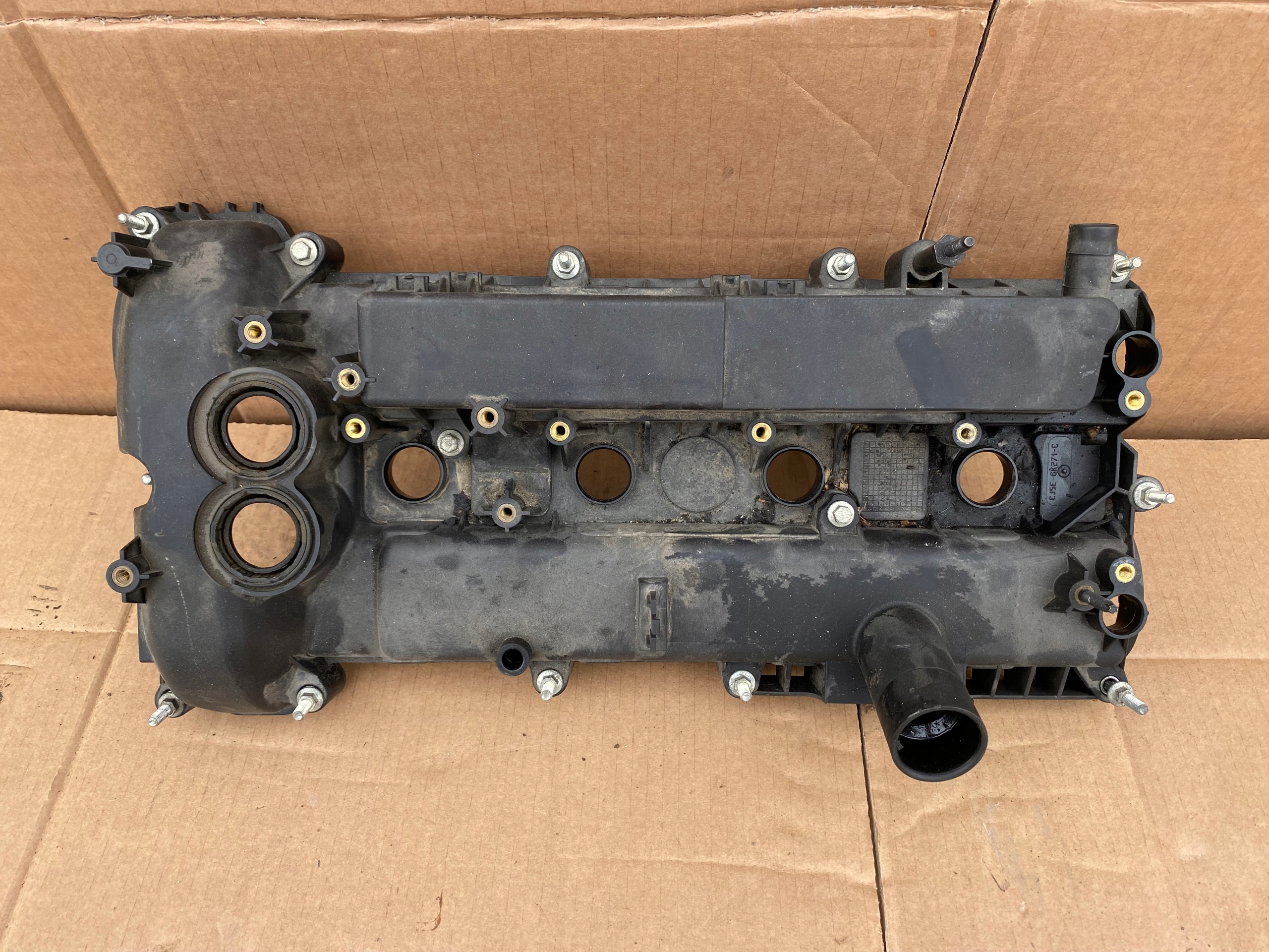 CJ5E-6K271-C - КРЫШКА КЛАПАНА FORD MUSTANG VI 2.3 ECOBOOST