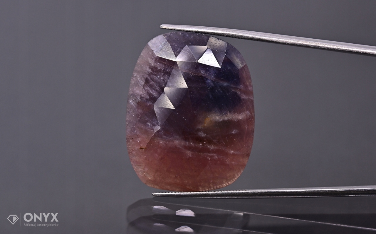 Safír fasetovaná nepravidelná rozeta 26x21 mm