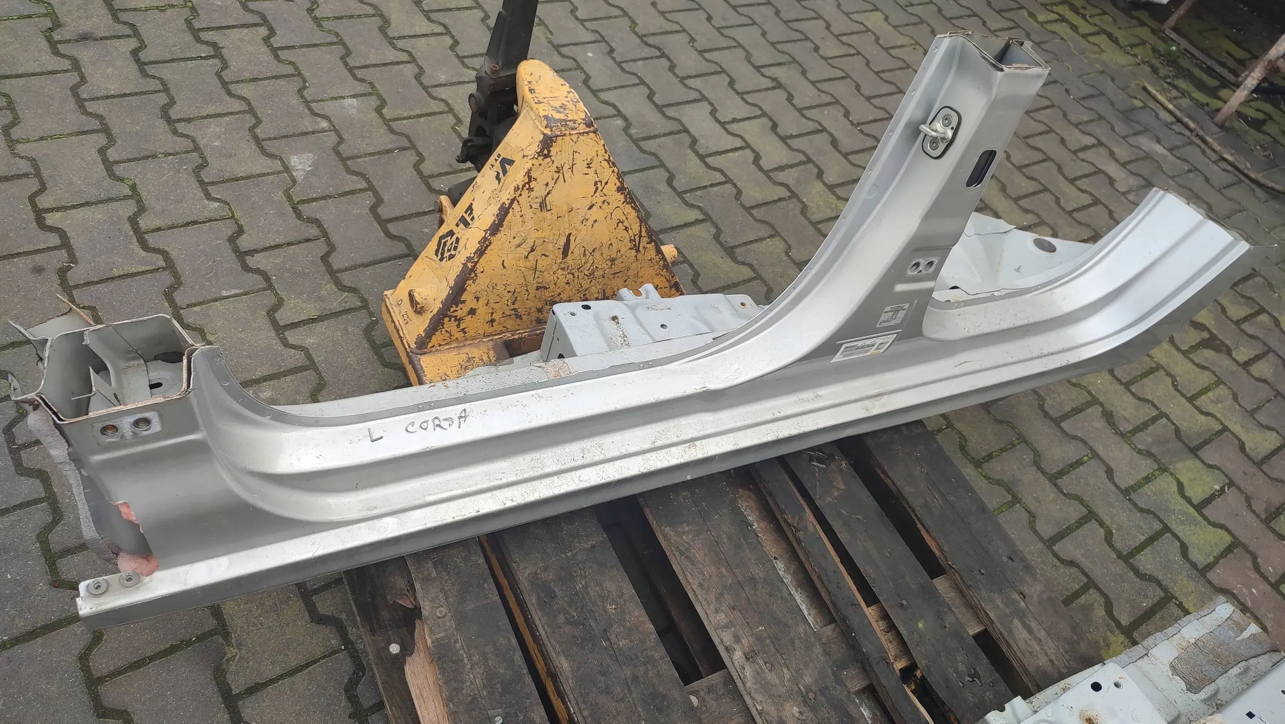 Opel Corsa F 2022 próg lewy przód