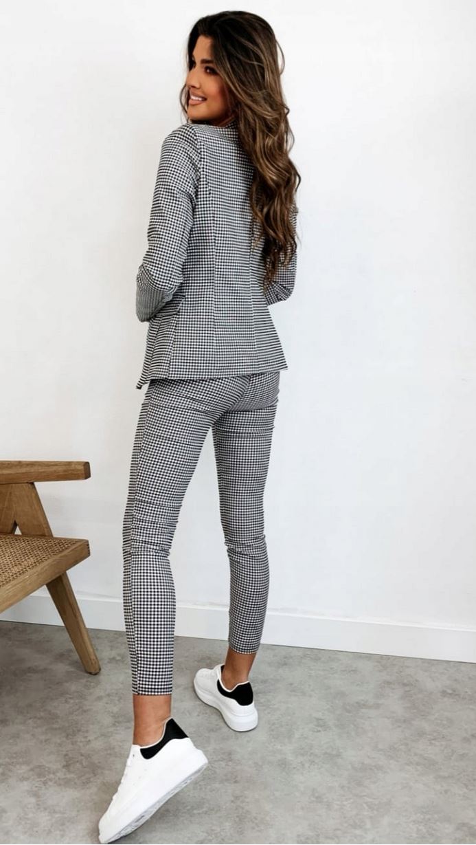 KOMPLET DAMSKI GARNITUR W KRATĘ ŻAKIET I SPODNIE S Zawartość zestawu ze spodniami