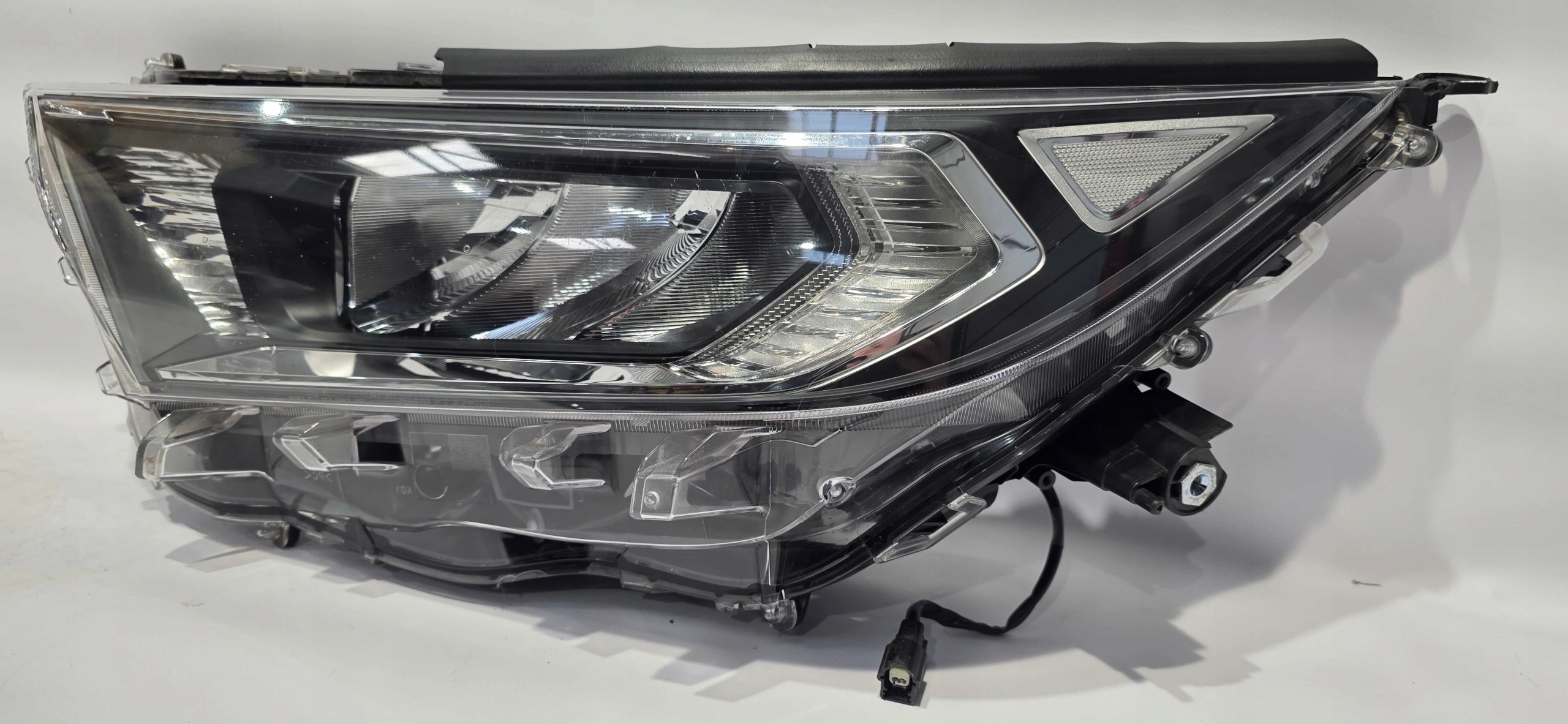 light left front FULL LED TOYOTA RAV4 V 18- original EUROPA STANLEY 42-88