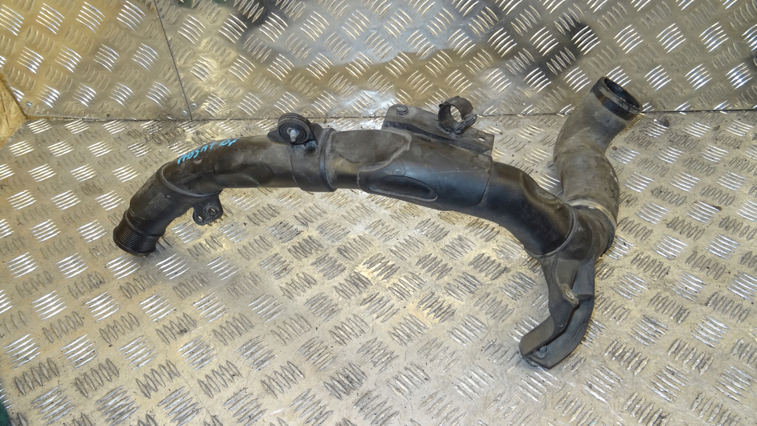 rohr intercooler 2.0 TDI 5N0145840K VW PASSAT B7