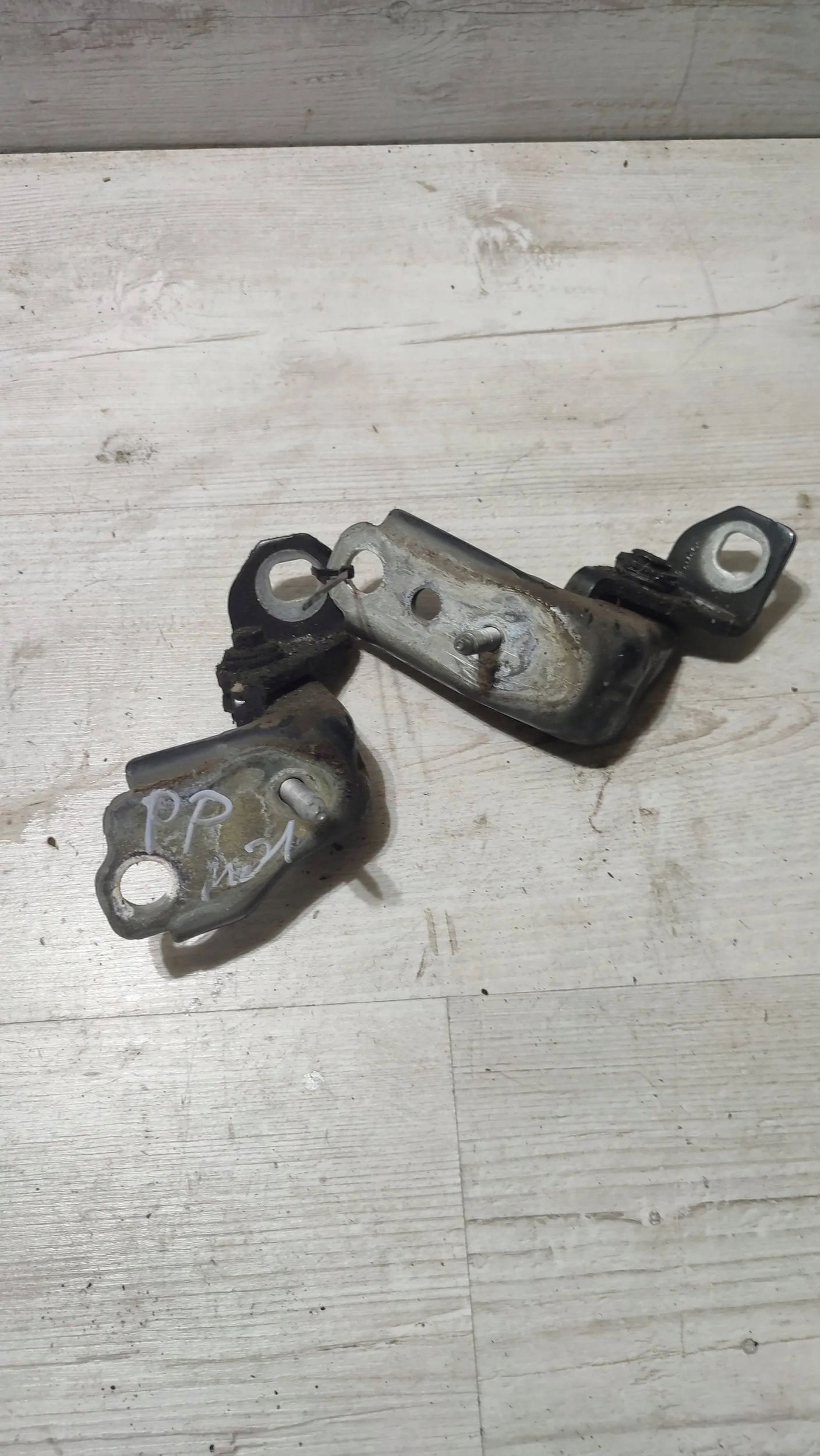 Ford Mondeo MK5 16r 2.0TDCi front side right hinges
