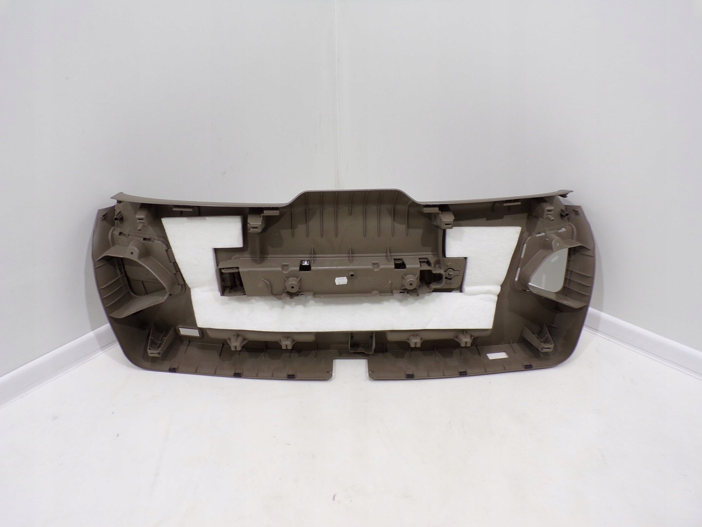 8K9867979 TAPICERKA KLAPY TYŁ AUDI A4 B8 KOMBI Producent części Audi OE