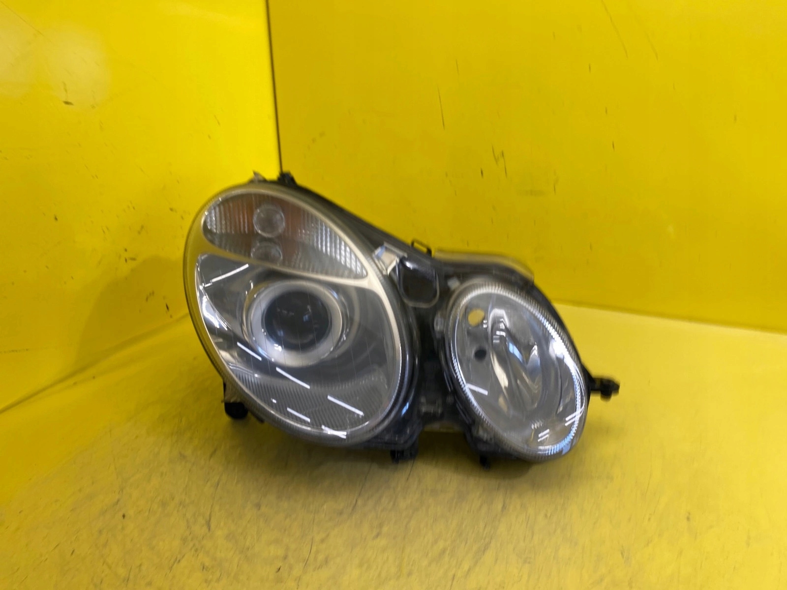light right MERCEDES E W211 02-06 xenon