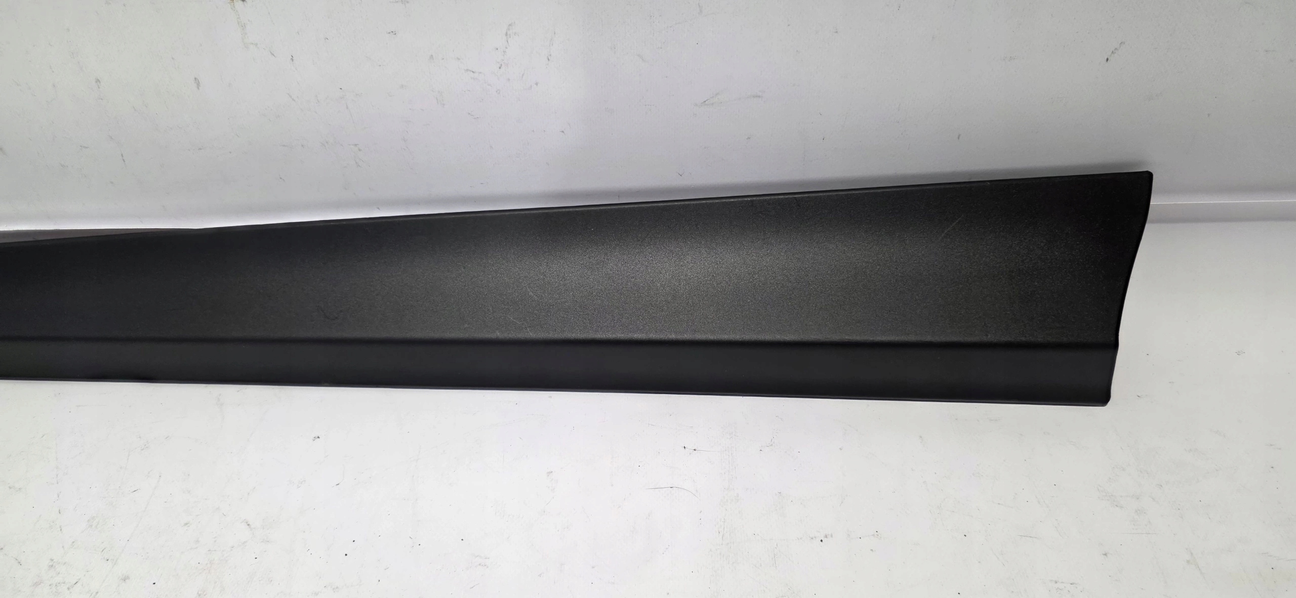 moulding door left front LEXUS LBX 23- original 75074-52050