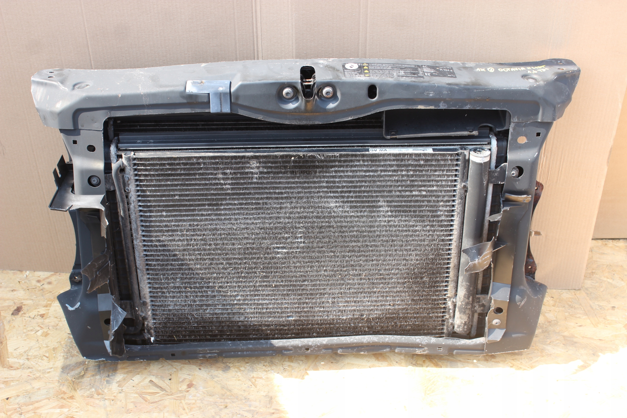 PAS PRZEDNI KOMPLET SKODA OCTAVIA II 04R- 1.6 TDI