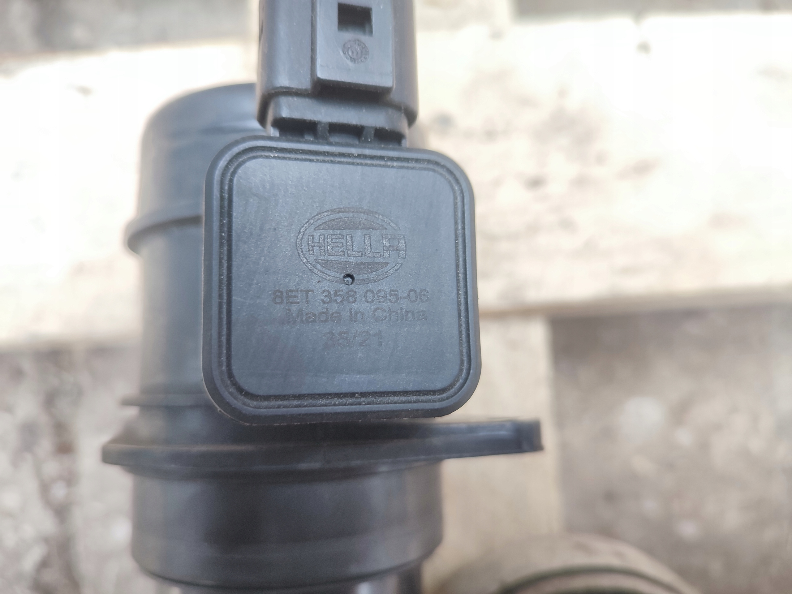 flow meter AUDI VOLKSWAGEN 8ET358095