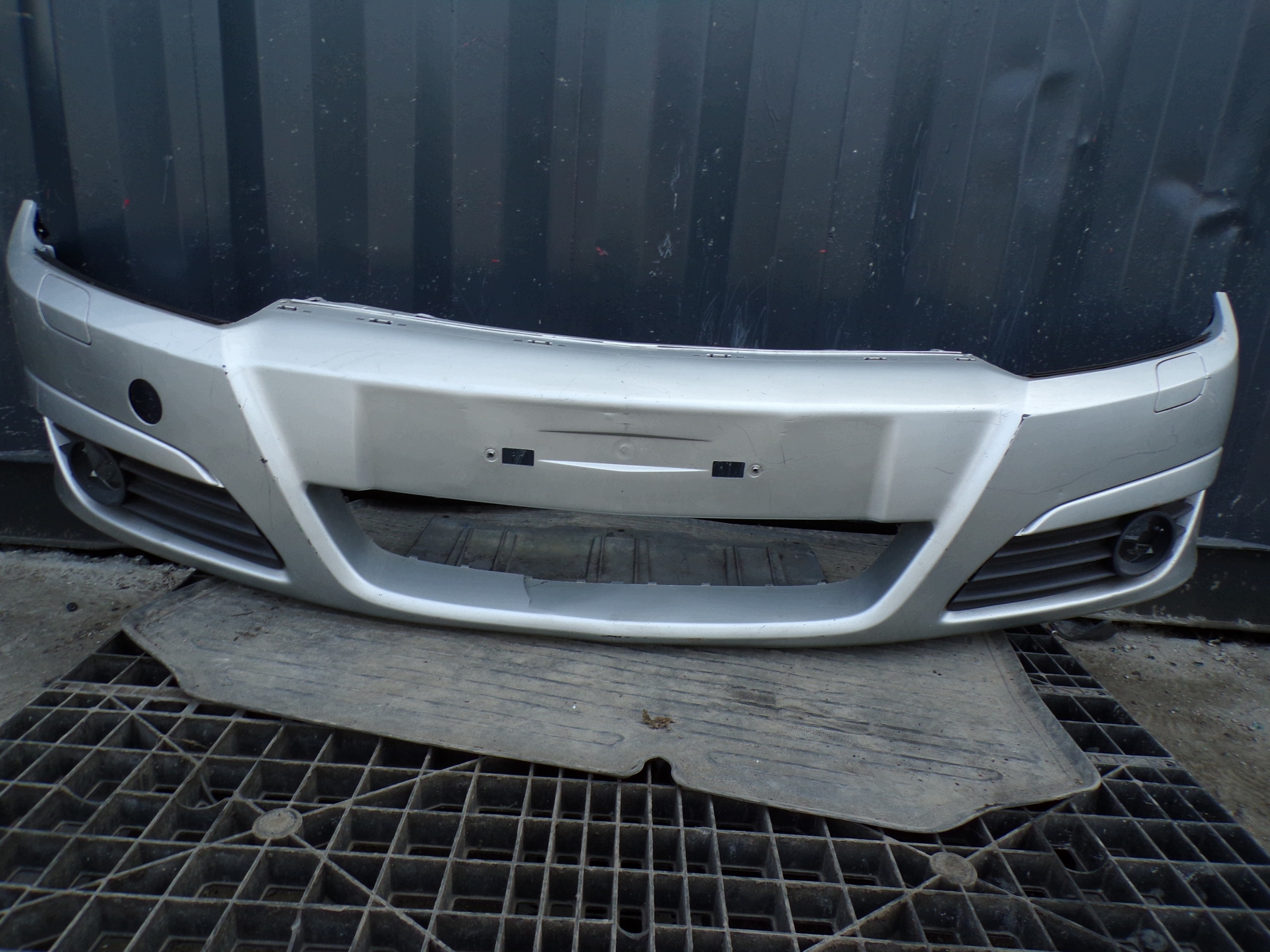 front bumper front OPEL ASTRA H washers (R1)