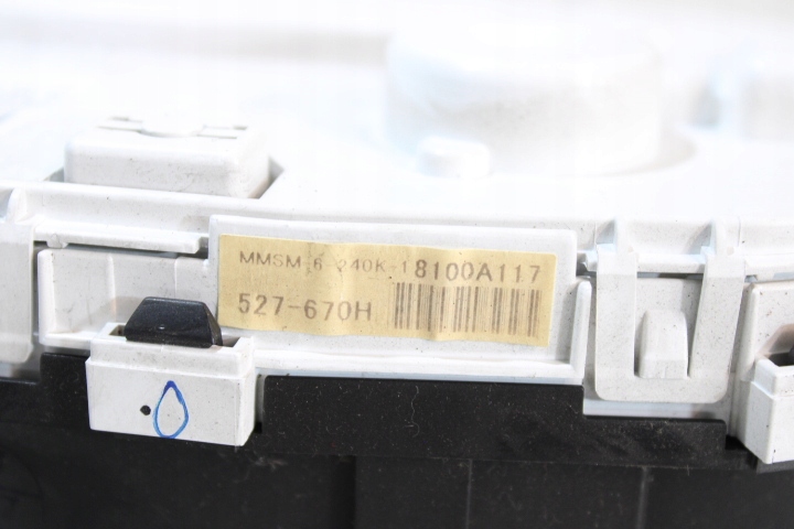 часы mitsubishi Outlander II 2.4