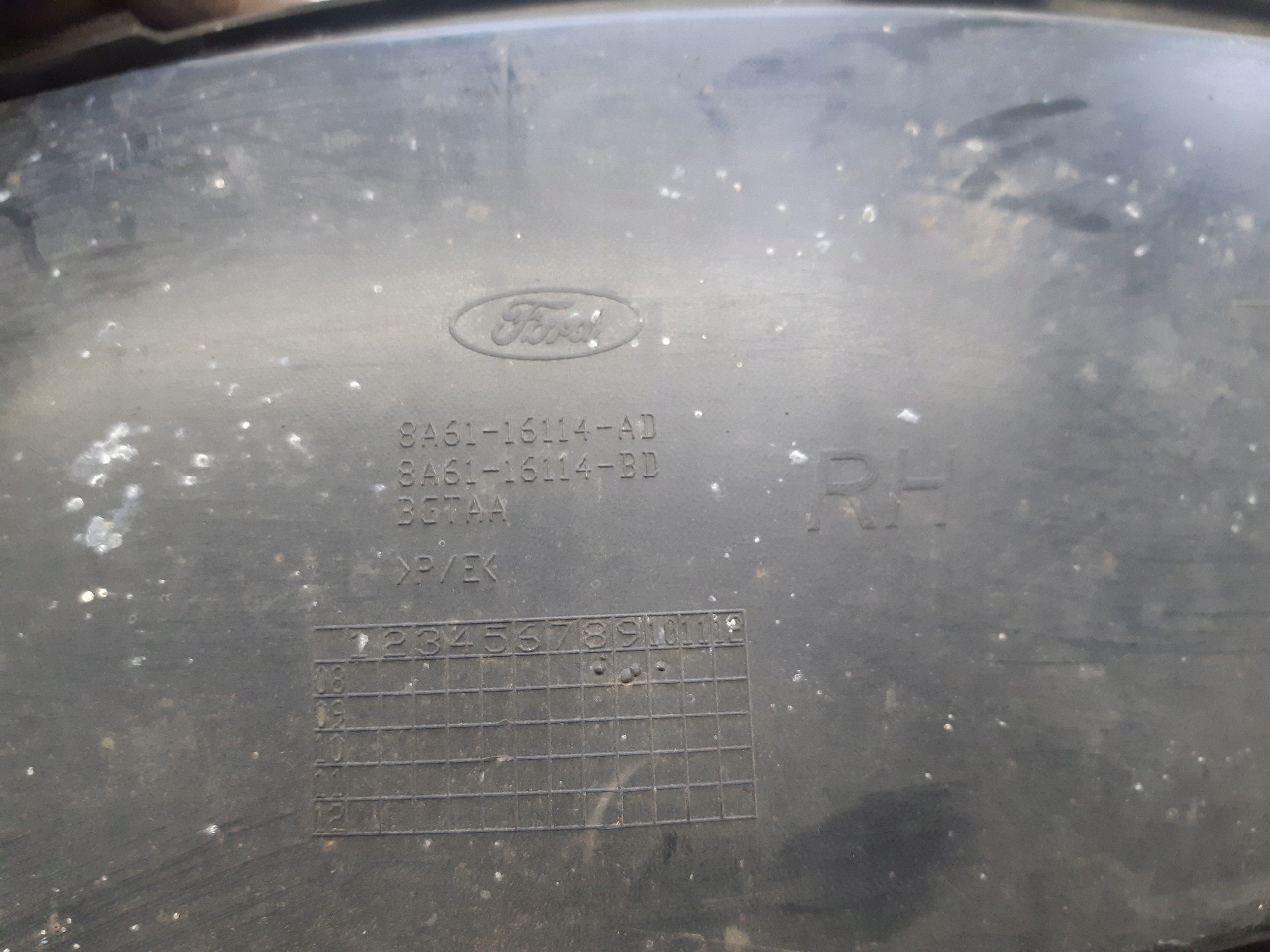 mudguard right front 8A6116114AD Ford Fiesta MK7