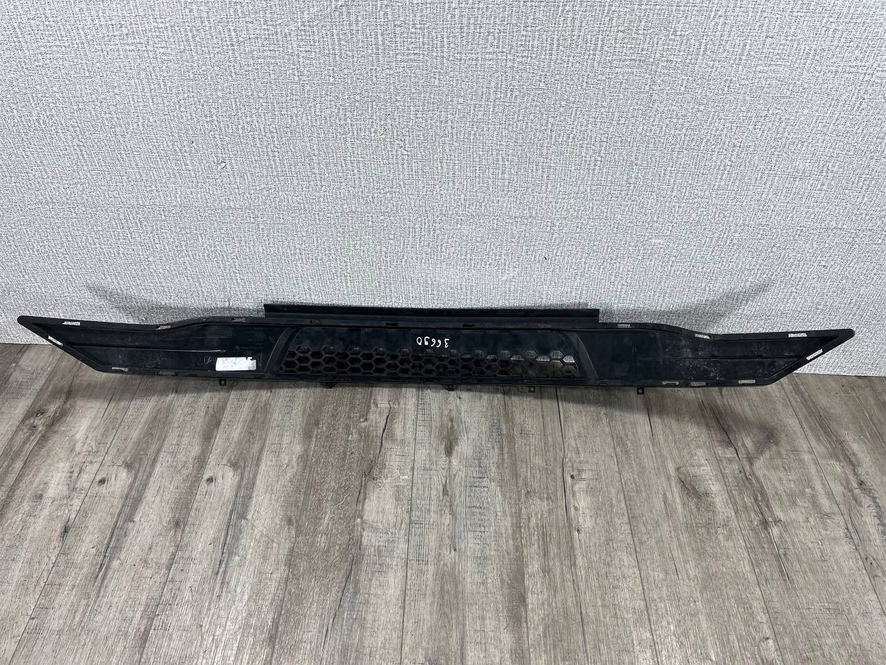FORD MUSTANG VI LIFT 2017 - 2023 grid central front JR3B17K945-BBW