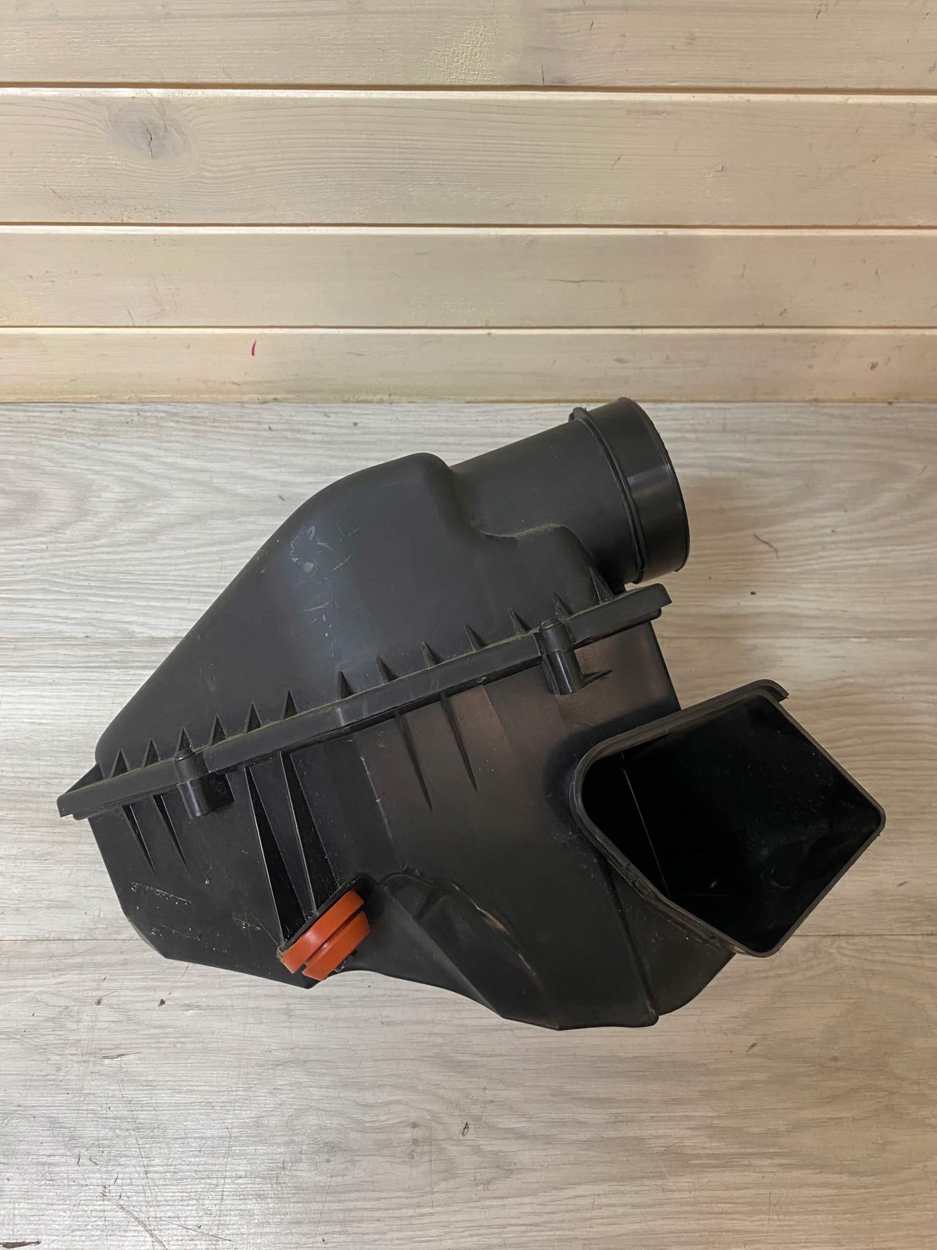 BMW G01 5 G30 G11 air filter housing 7643301