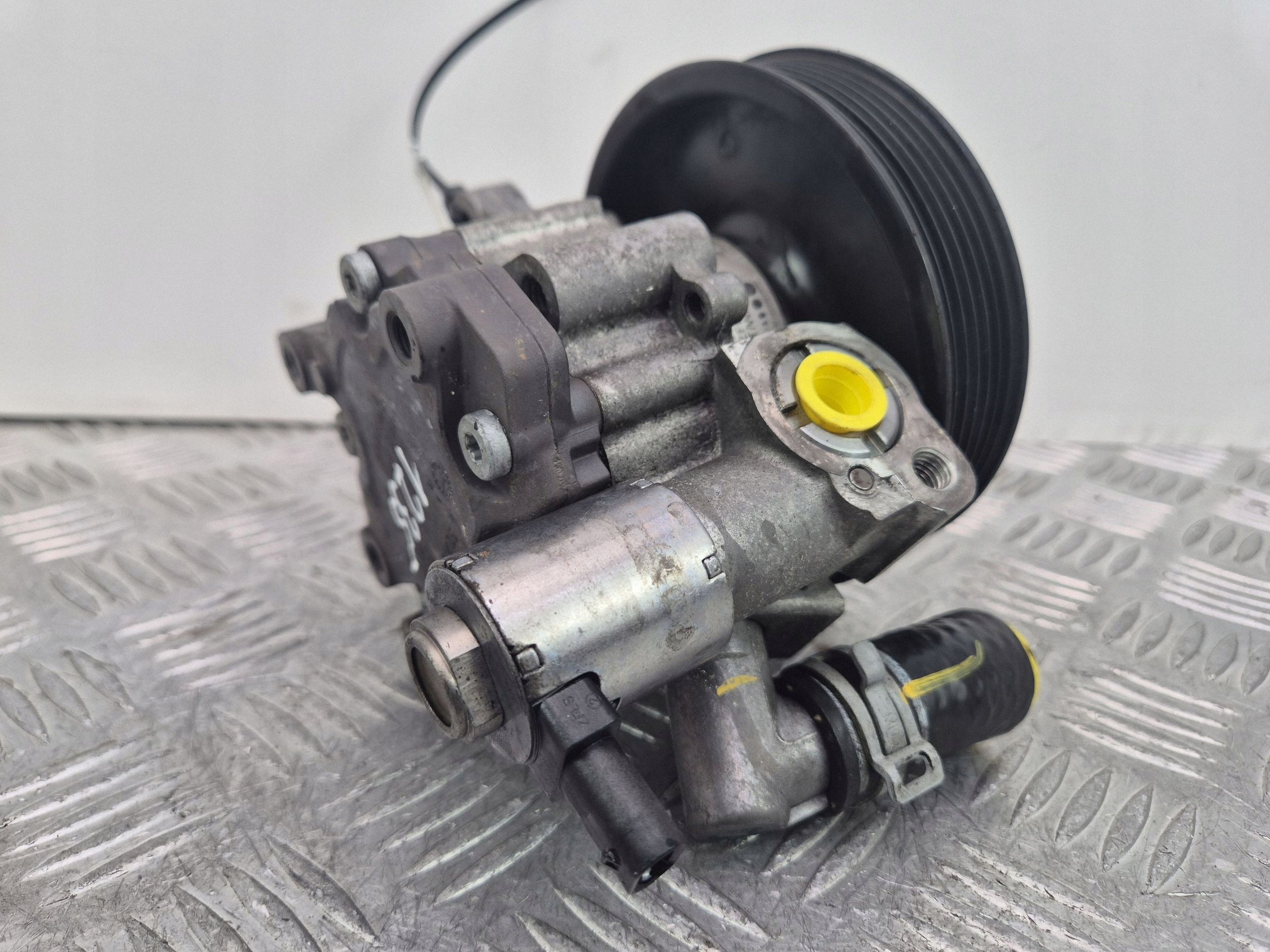 Mercedes C200 CGI C204 servo pump M271 A0064667501