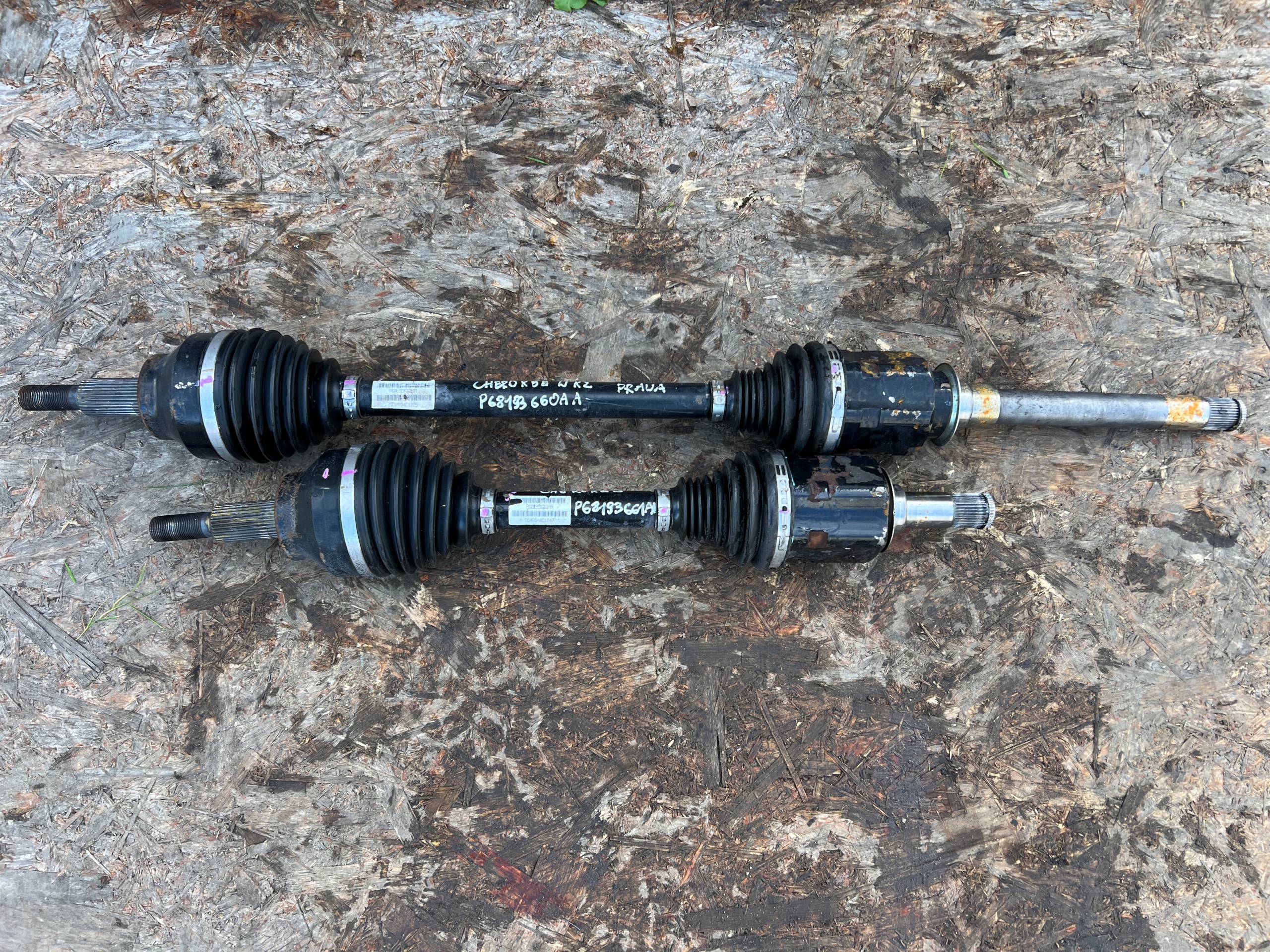 semi-axis left front JEEP GRAND CHEROKEE WK2 P68193661AA