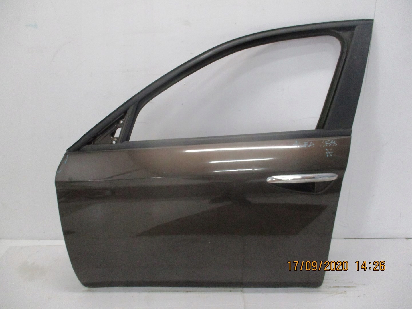 door Alfa Romeo 159 left front damaged