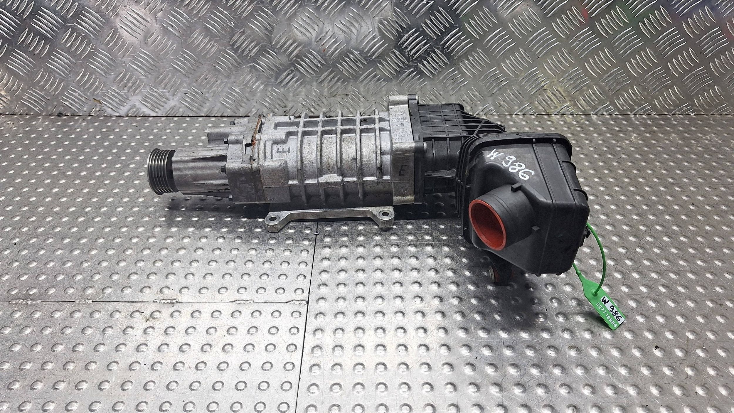 compressor 03C145755J GOLF V A3 8P SCIROCCO III TIGUAN and 1.4 TSI