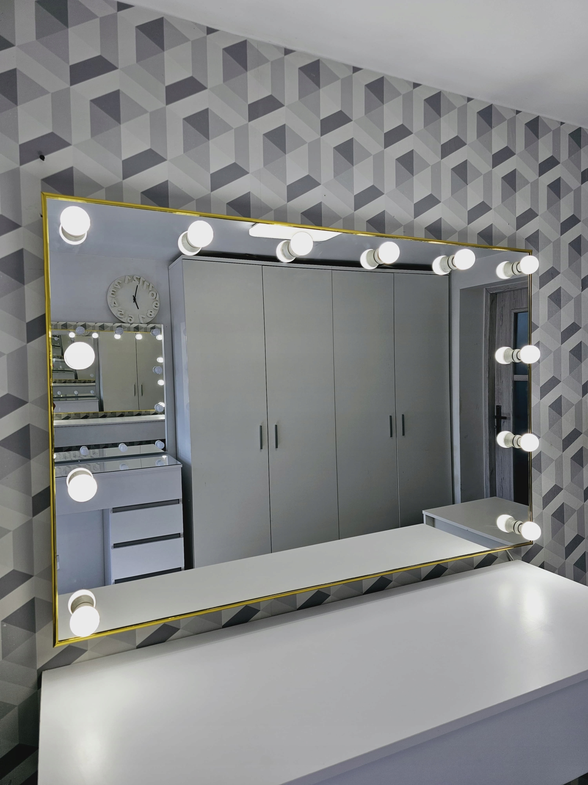 Zrcadlo pro vizážový salon Hollywood make-up 120x80 ve zlatém rámečku