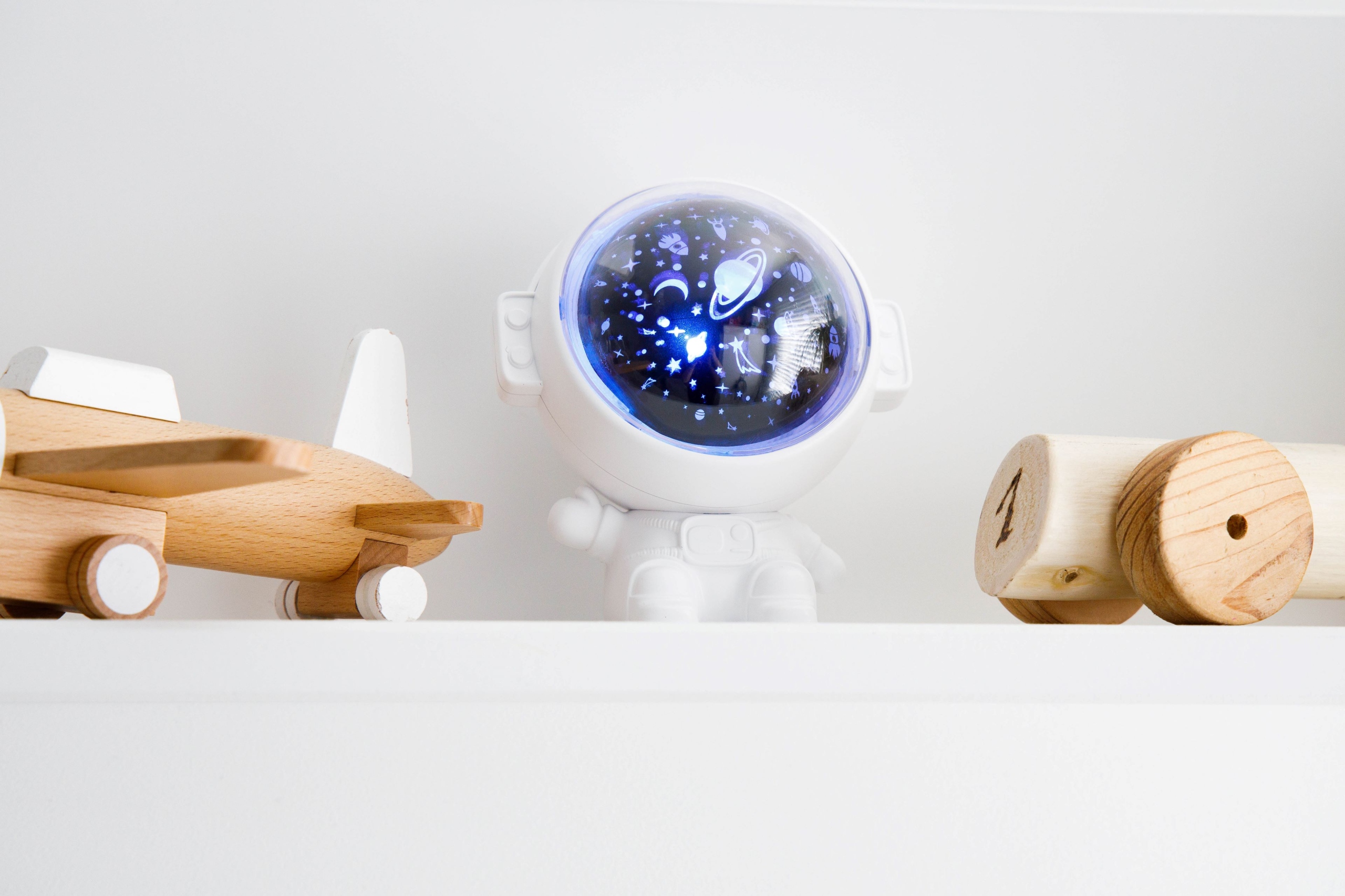 Projektor gwiazd lampka nocna InnoGIO Astronaut Zasilanie akumulatorowe bateryjne