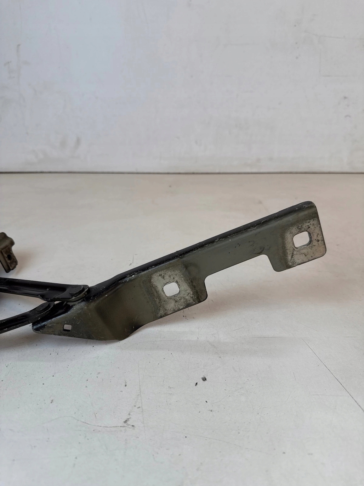 hinge bonnets front front left Opel Astra IV J