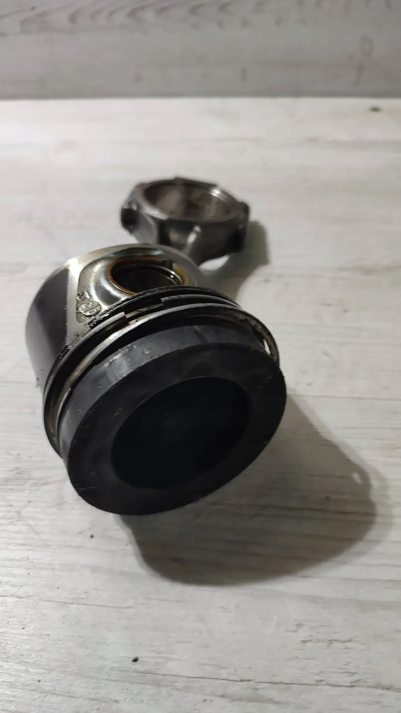 Audi TT 8J 13r 2.0tdi piston with connecting rod