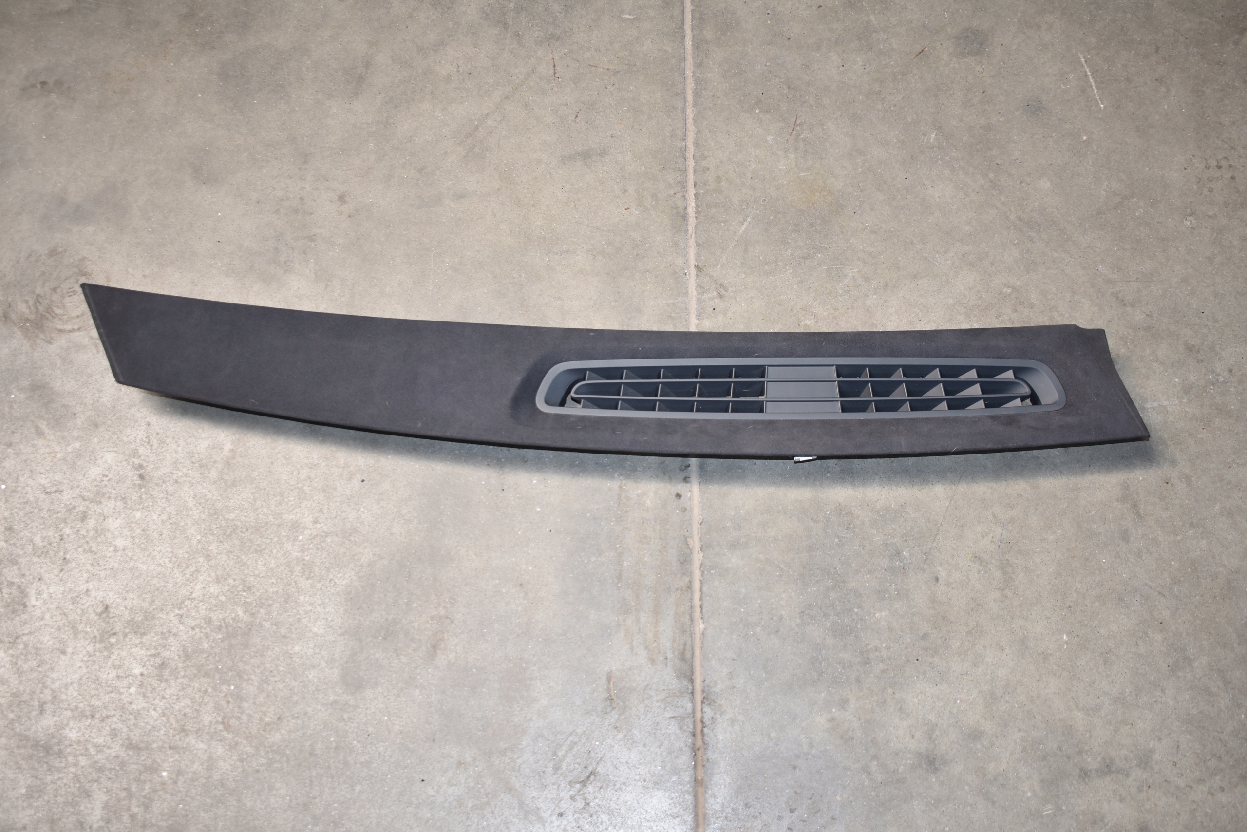 IDEALNA grid moulding ALCANTARA LAMBORGHINI URUS 1