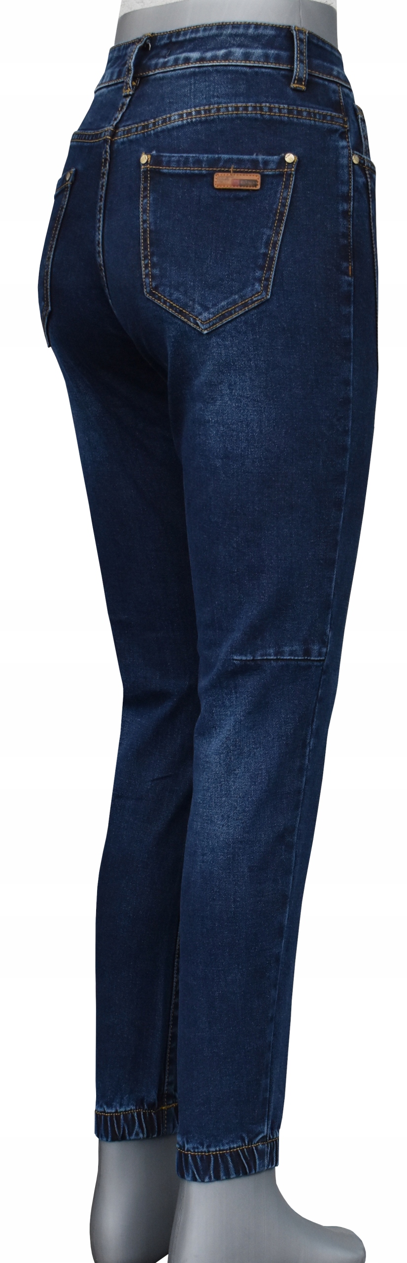 34, Jeansy damskie Joggery wysoki stan RED 151 Model RED 151