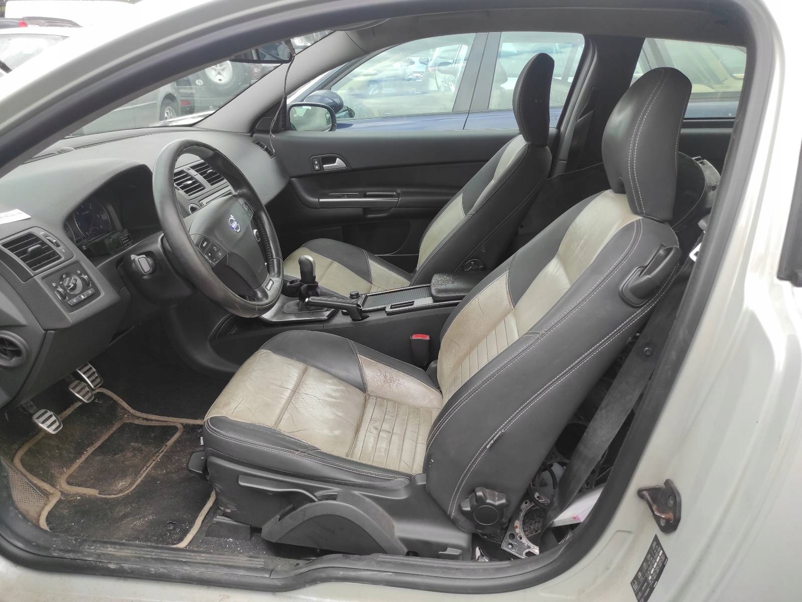 seats KOMPLET left right seat rear part + side VOLVO C30 RDESIGN JASNE