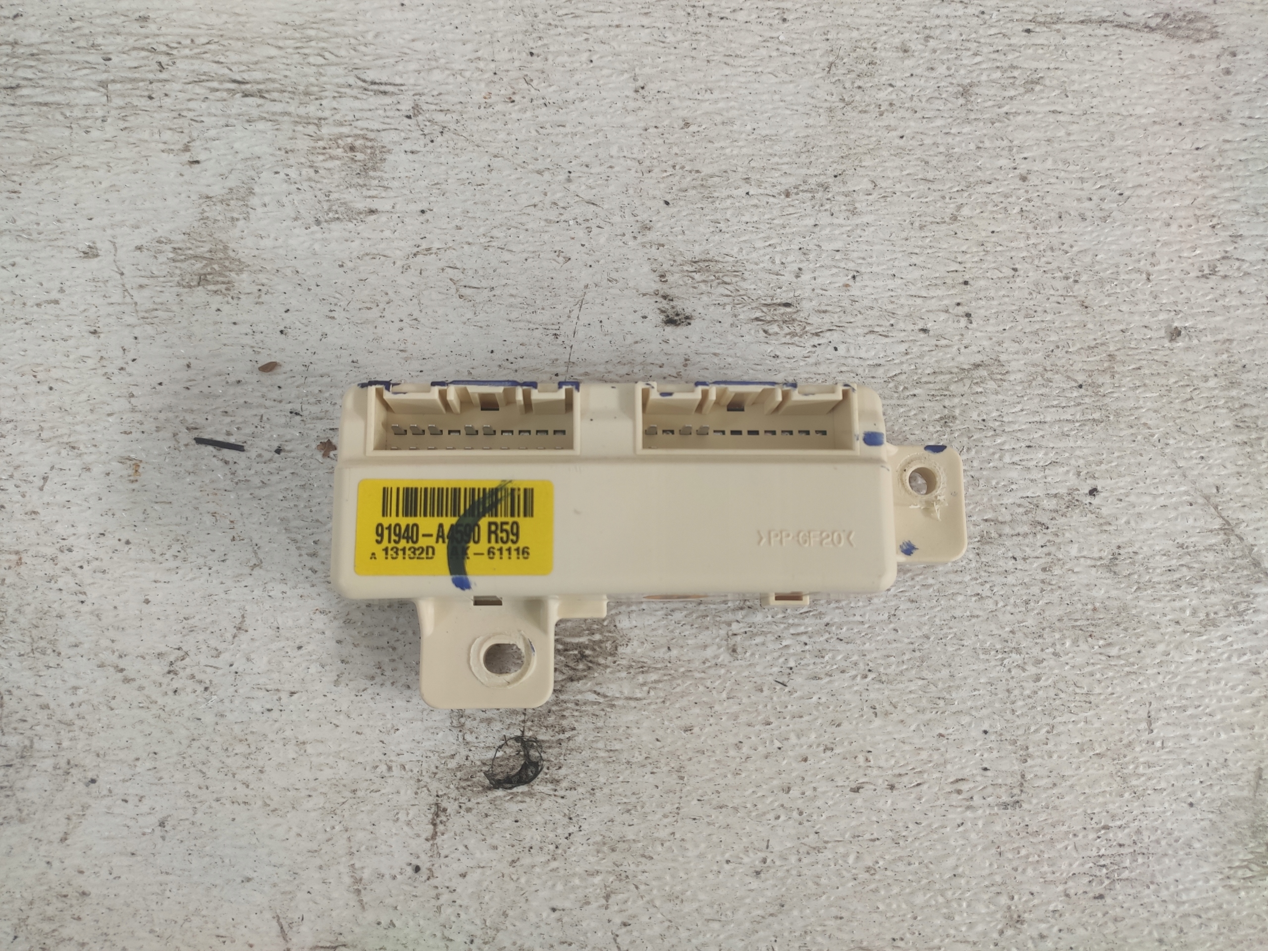 KIA CARENS IV 2013 module control unit relay